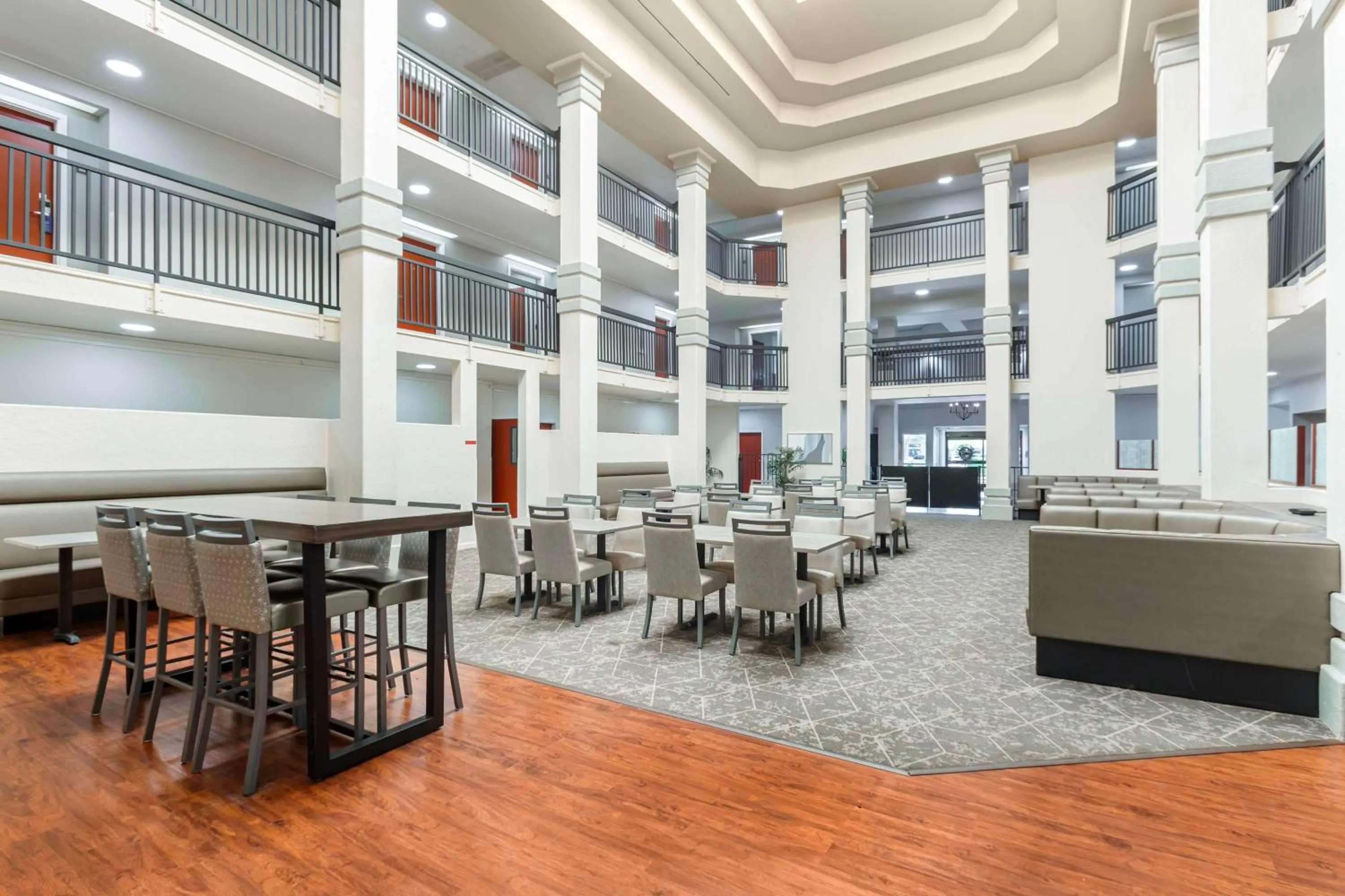 Breakfast in Best Western Plus Villa Del Lago Inn Patterson