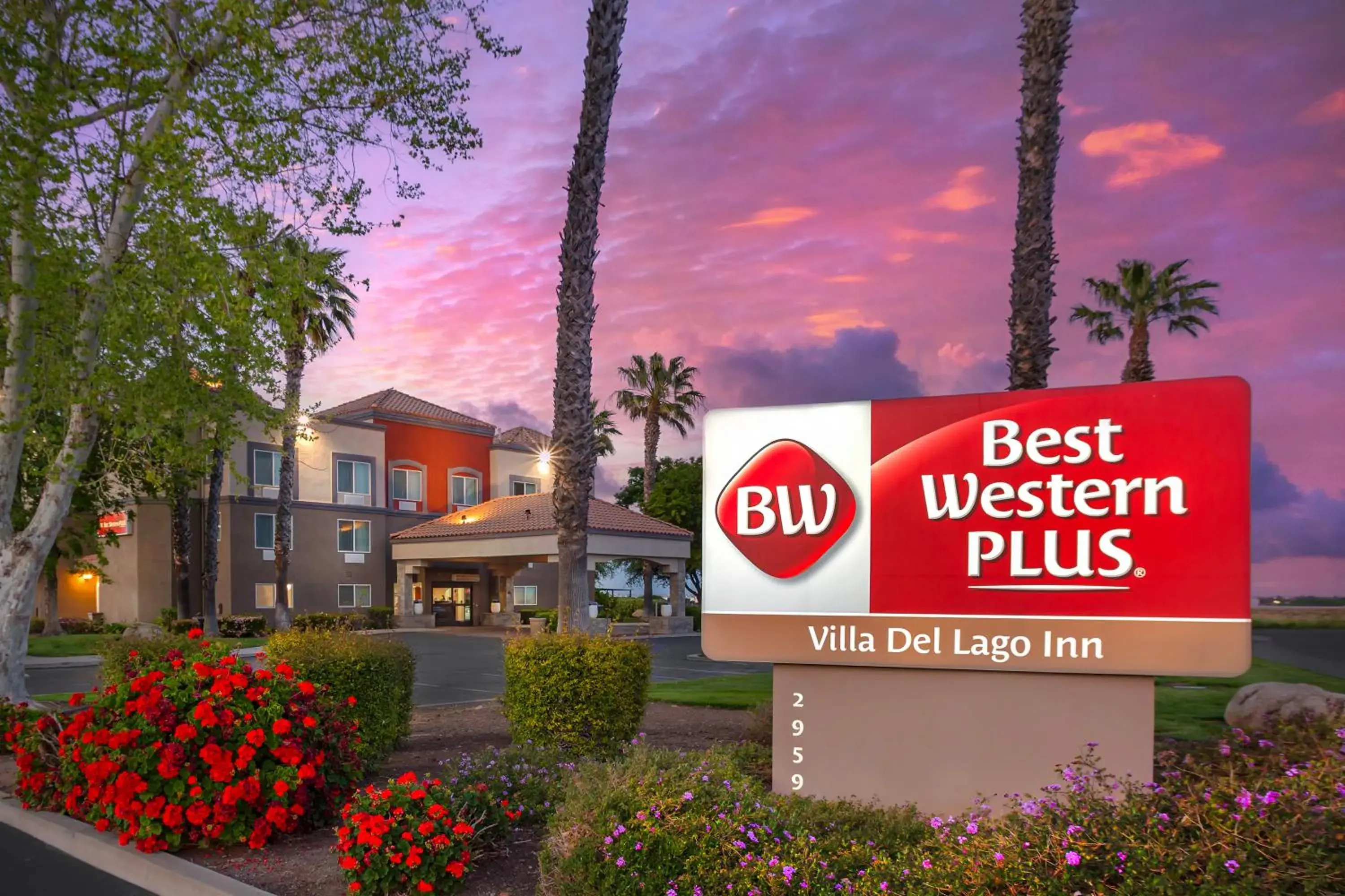 Property building in Best Western Plus Villa Del Lago Inn Patterson Property building in Best Western Plus Villa Del Lago Inn Patterson