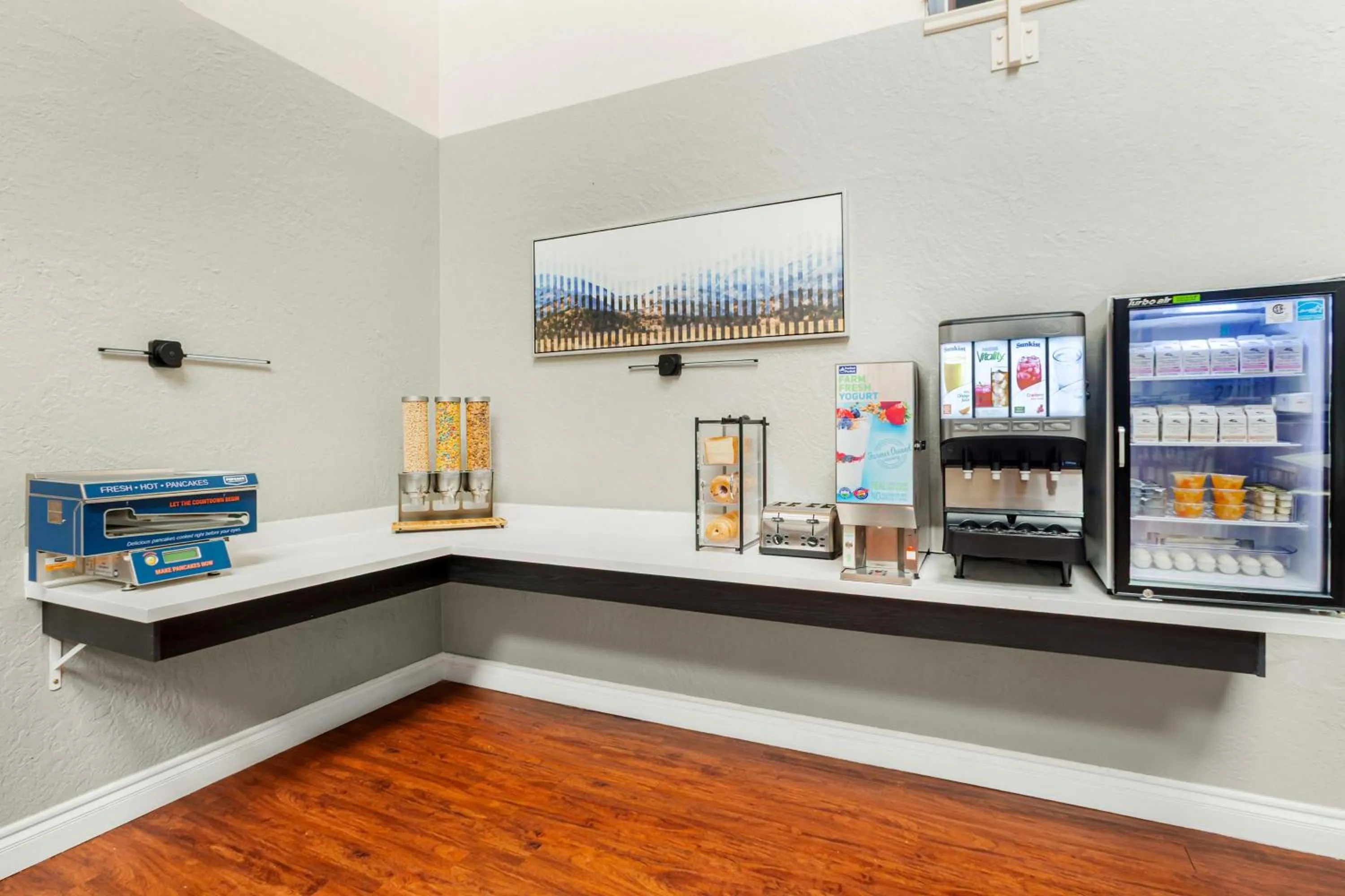 Breakfast in Best Western Plus Villa Del Lago Inn Patterson