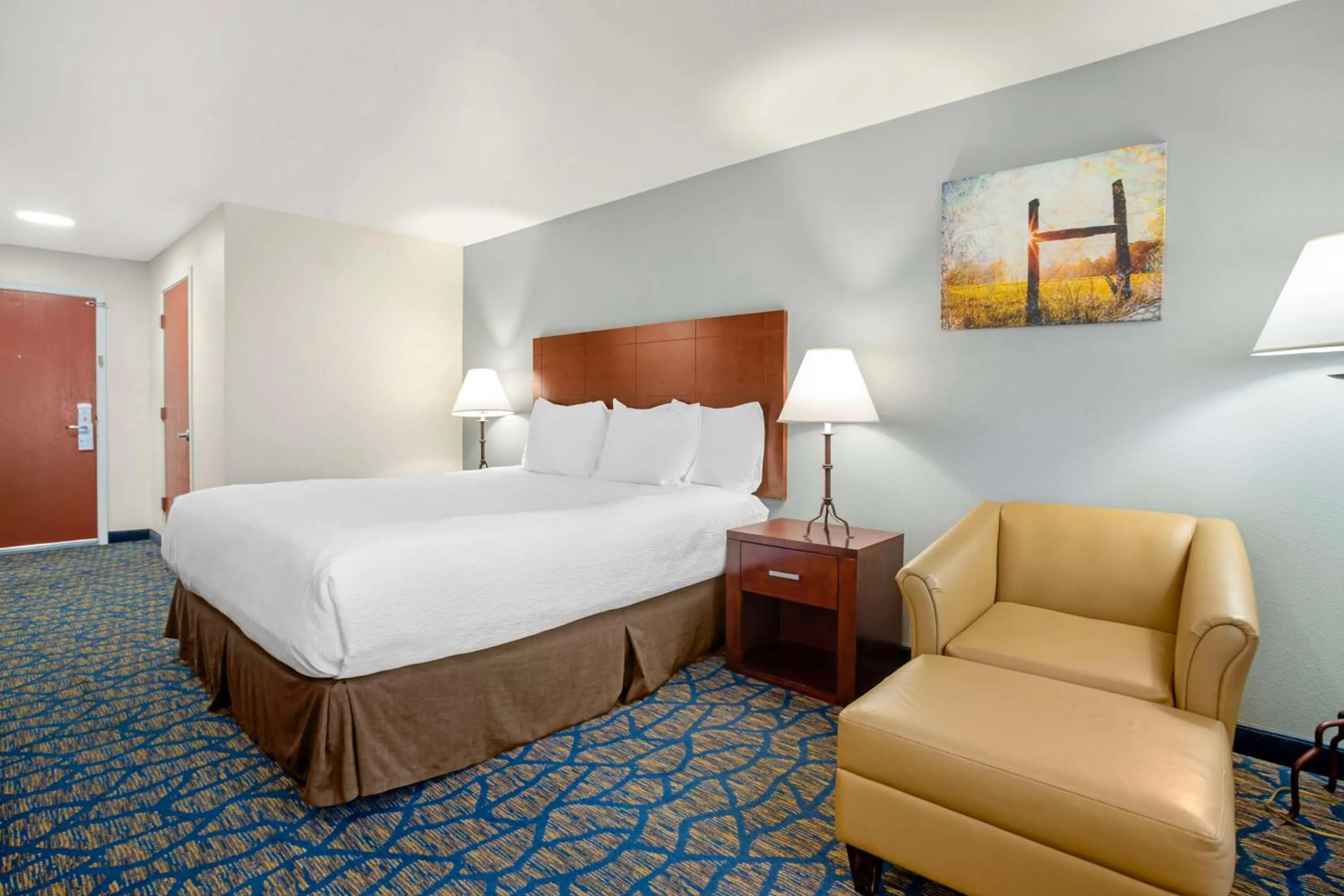 Bedroom, Bed in Best Western Plus Villa Del Lago Inn Patterson