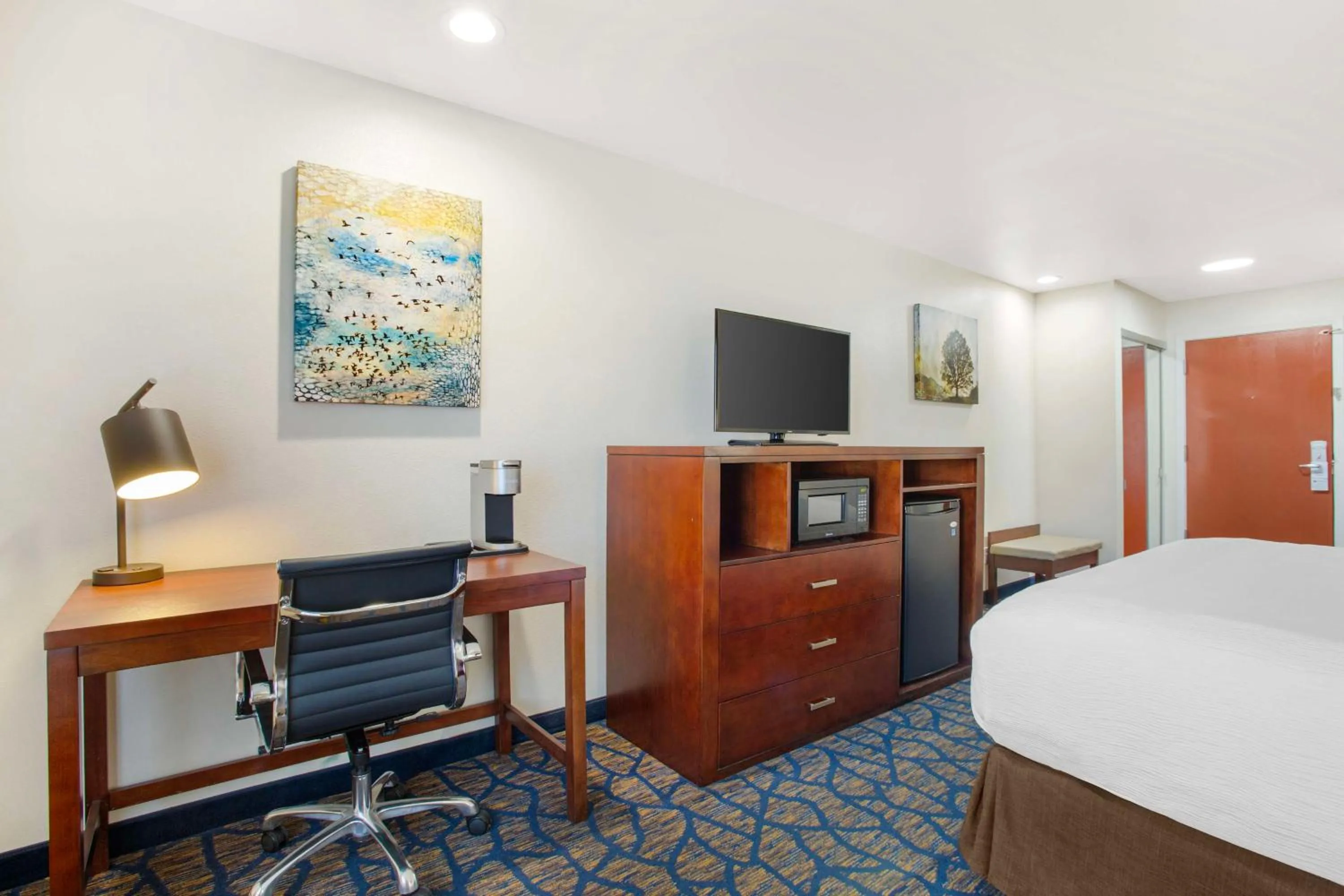 Bedroom, Bed in Best Western Plus Villa Del Lago Inn Patterson