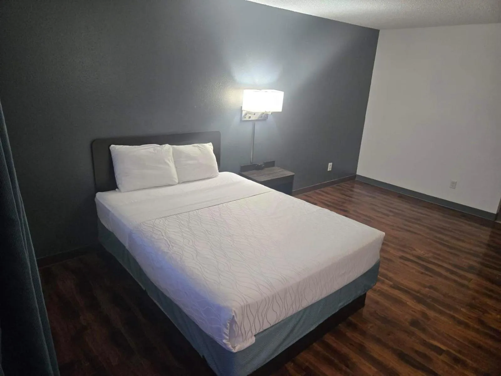 Bedroom, Bed in OYO Hotel St Helens OR