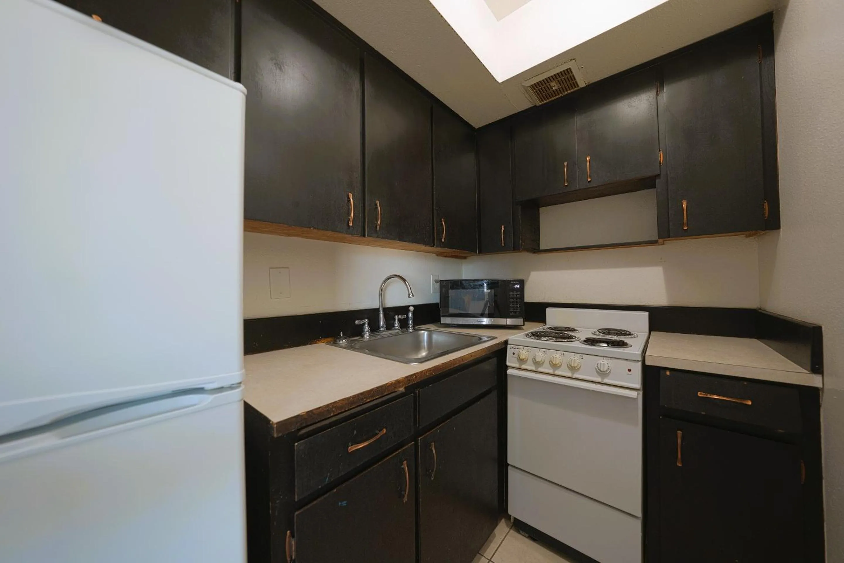 Kitchen or kitchenette in OYO Hotel St Helens OR