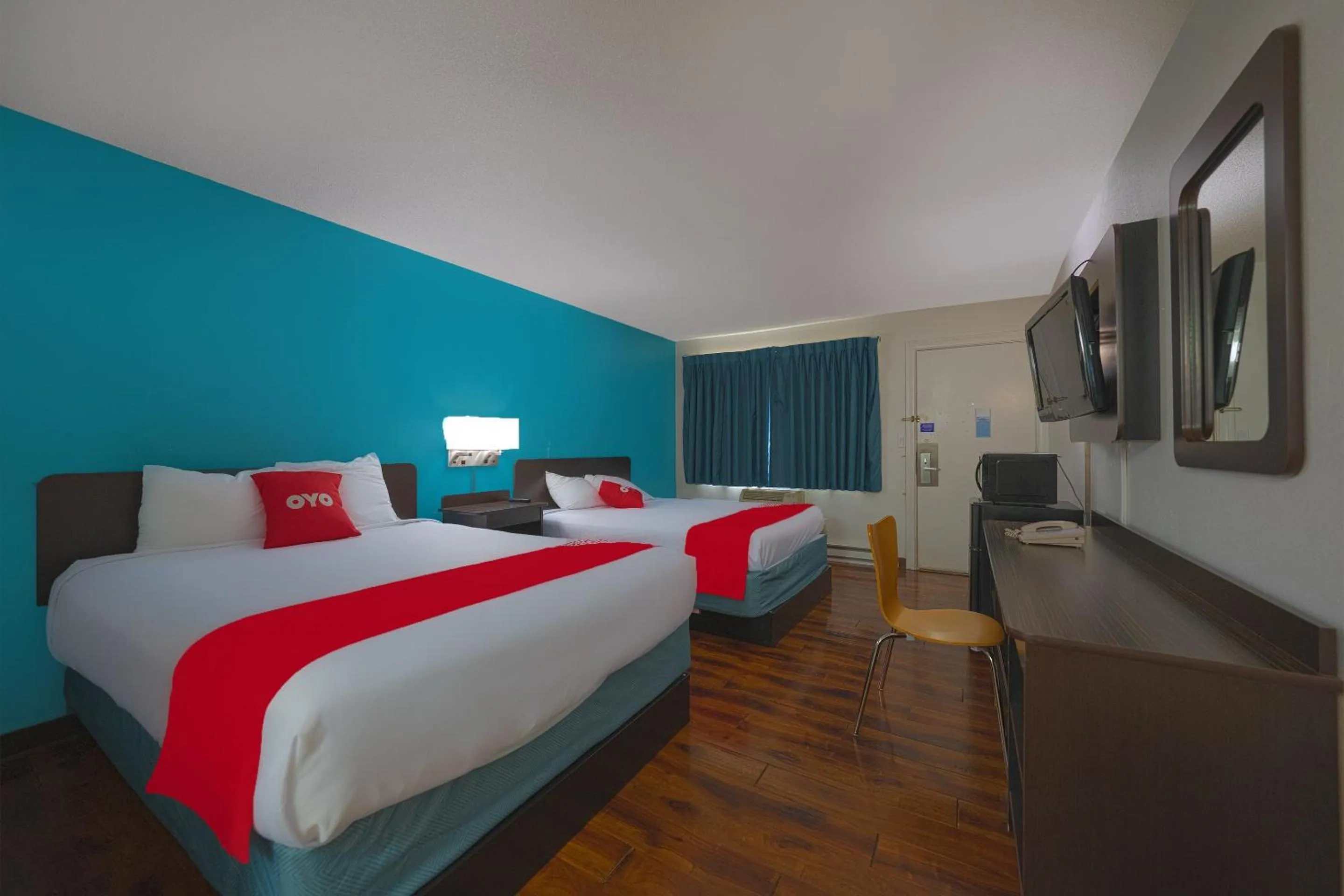 Bedroom, Bed in OYO Hotel St Helens OR