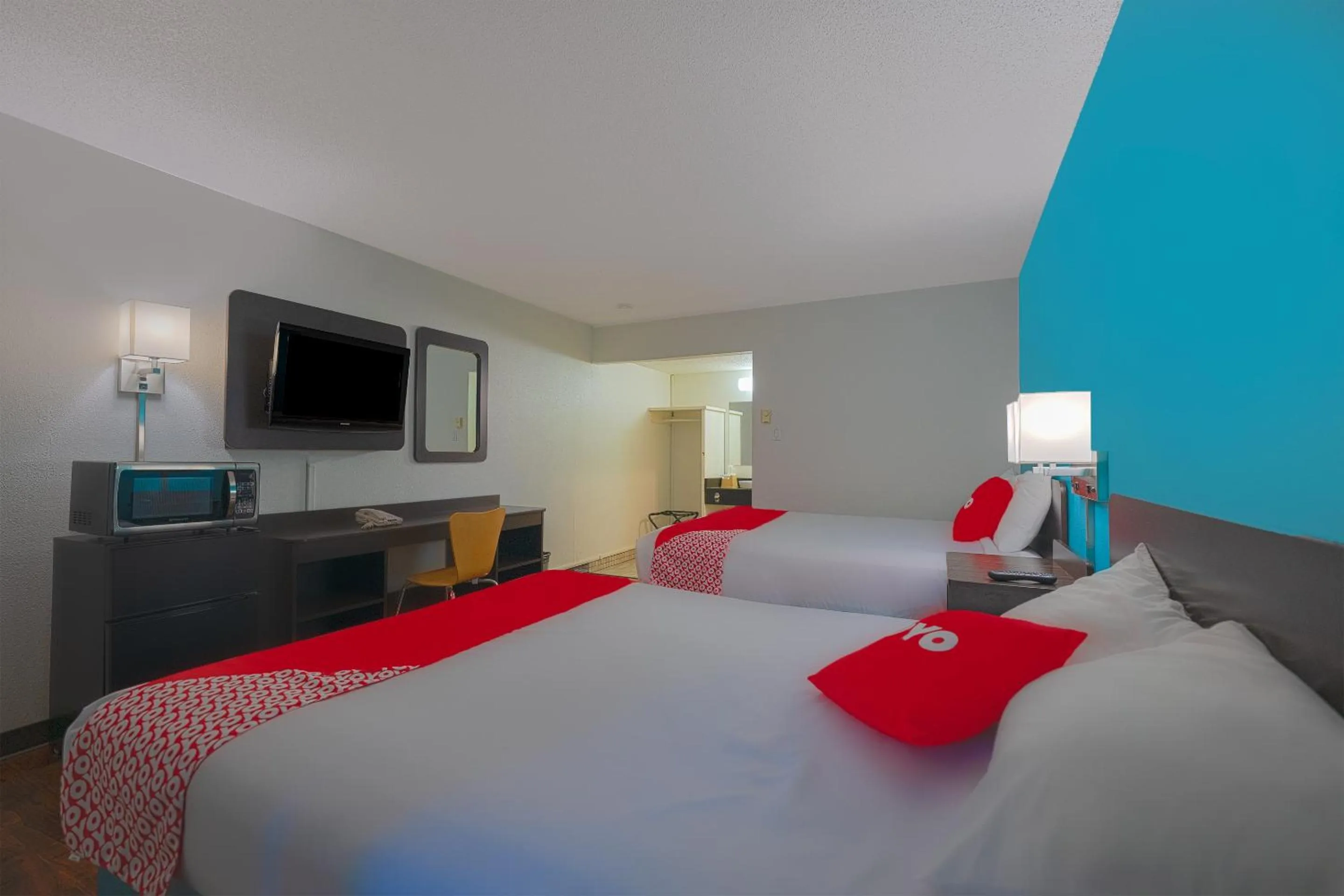 Bedroom, Bed in OYO Hotel St Helens OR