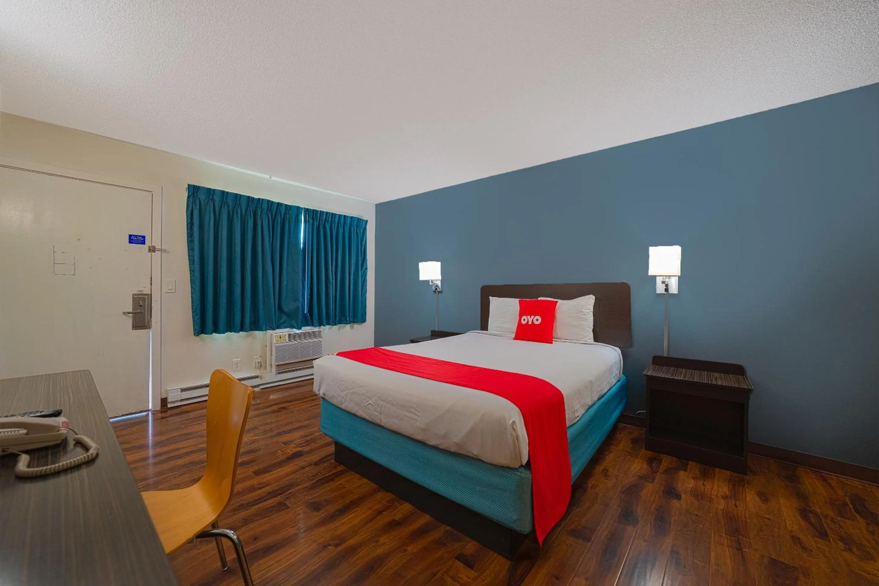 Bedroom, Bed in OYO Hotel St Helens OR