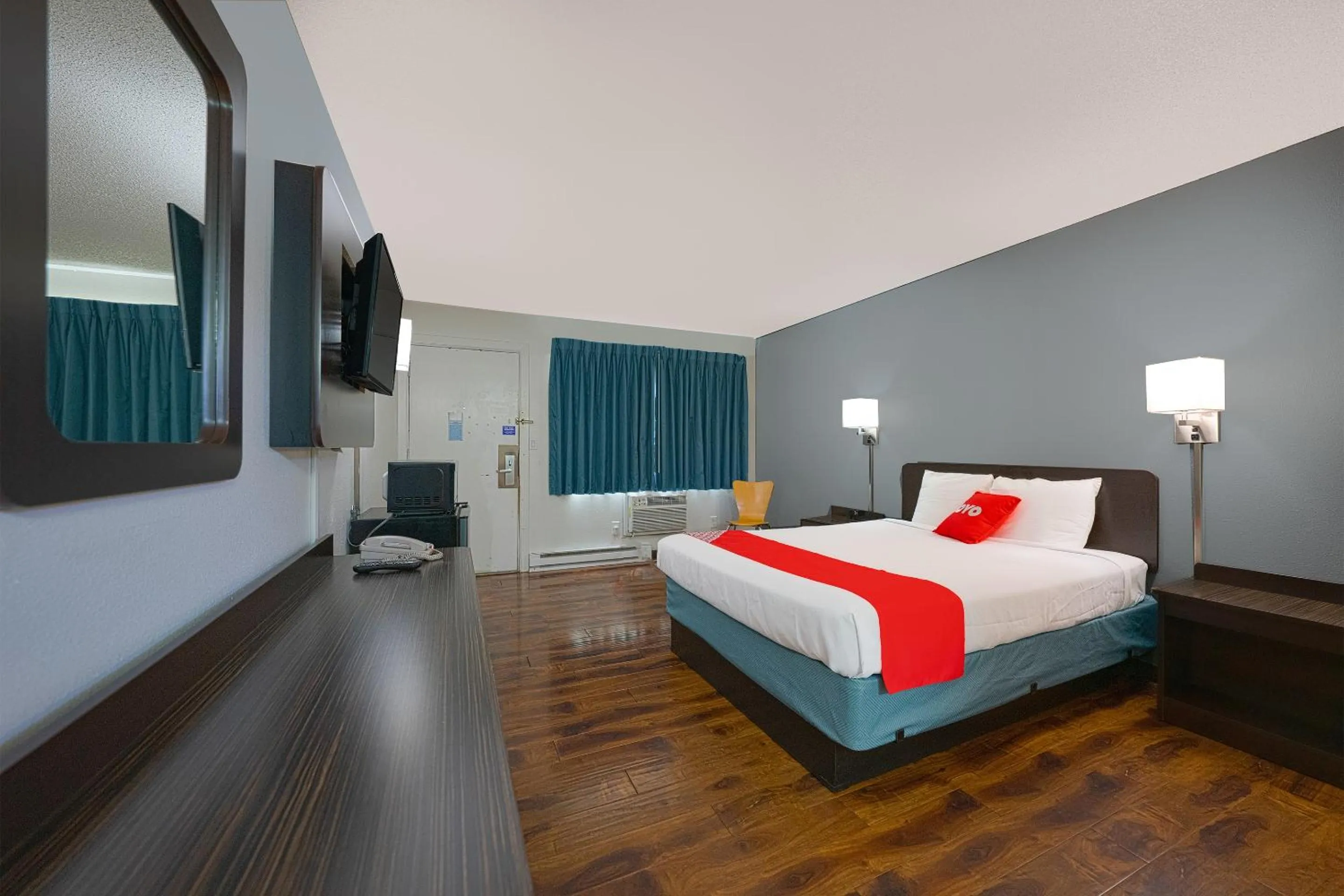 Bedroom, Bed in OYO Hotel St Helens OR