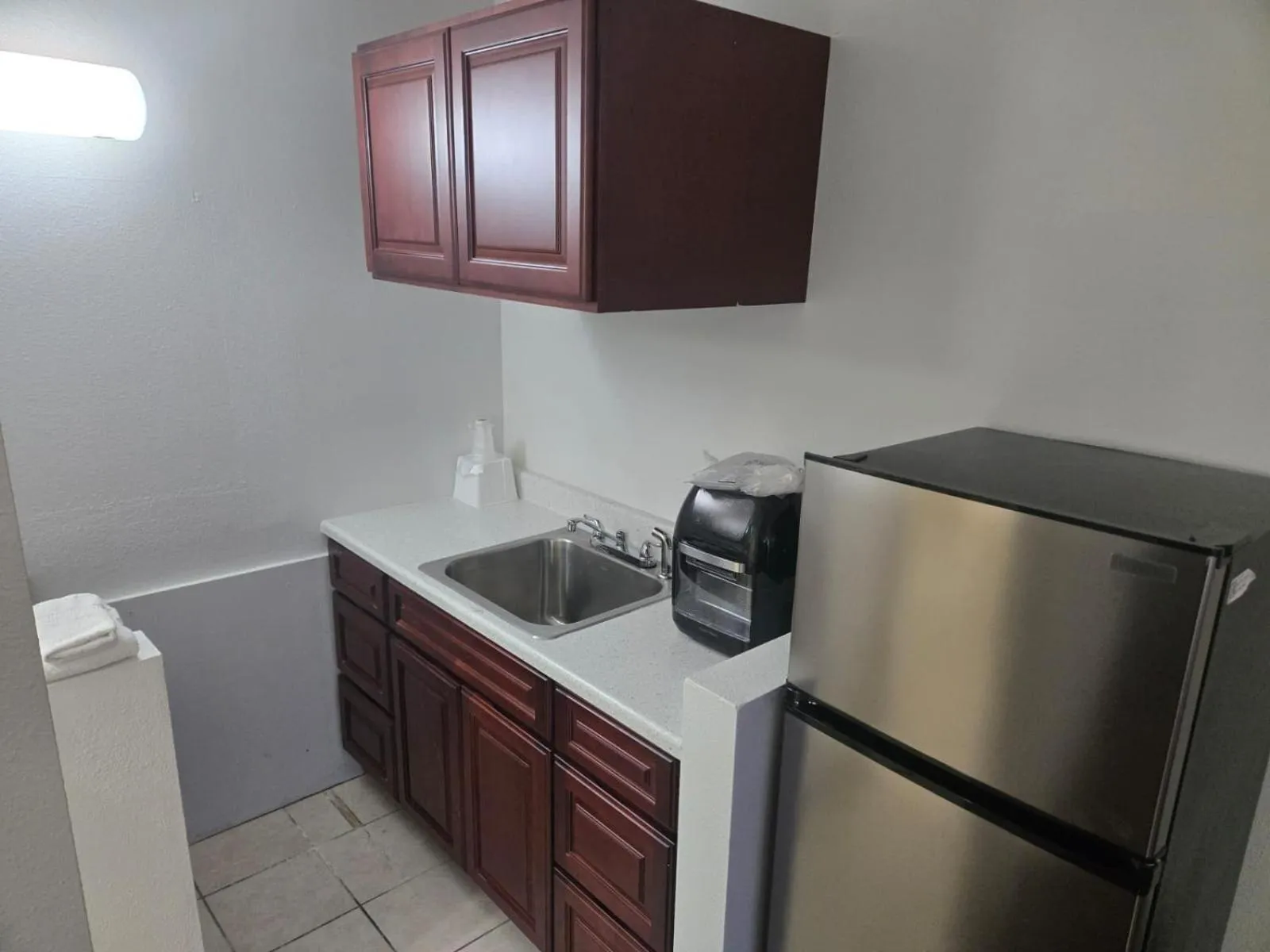 Kitchen or kitchenette in OYO Hotel St Helens OR