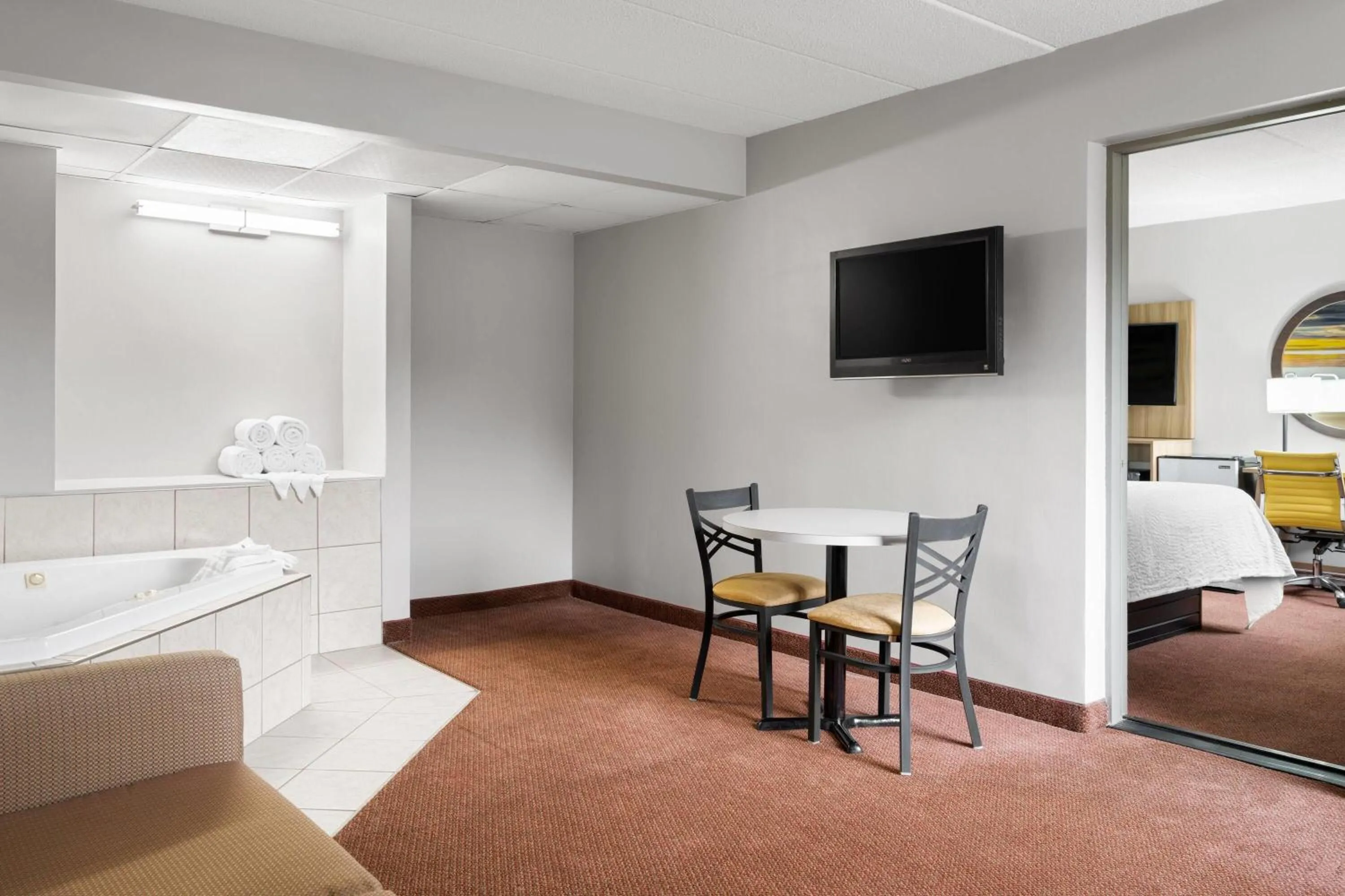 Bath in Days Inn by Wyndham Hagerstown I-70