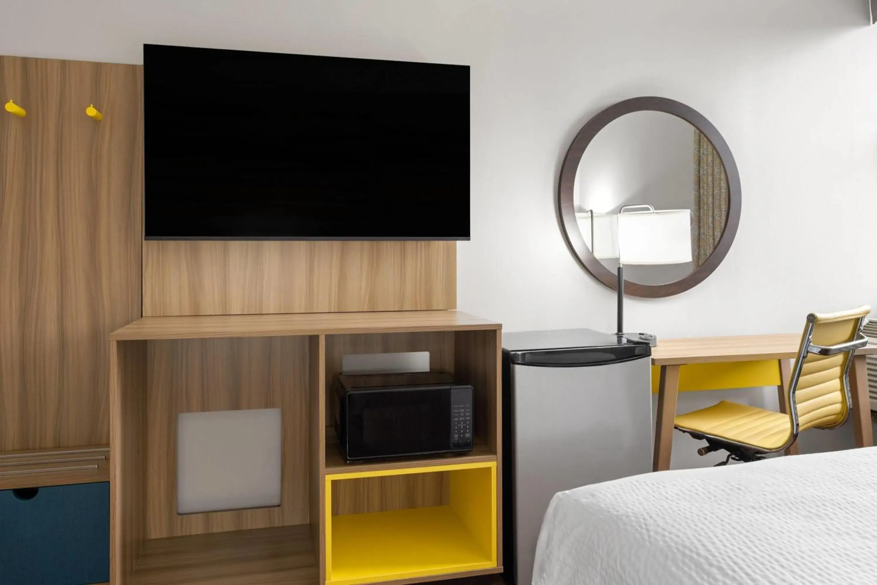 Photo of the whole room, Bed in Days Inn by Wyndham Hagerstown I-70 Photo of the whole room, Bed in Days Inn by Wyndham Hagerstown I-70