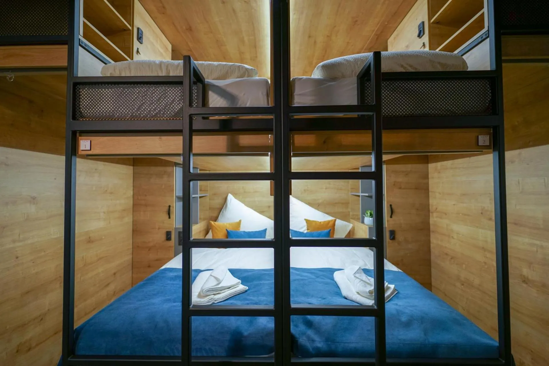 Bed in CHORS like a hotel - Capsule & NFT Boutique Hostel Bratislava - City Center