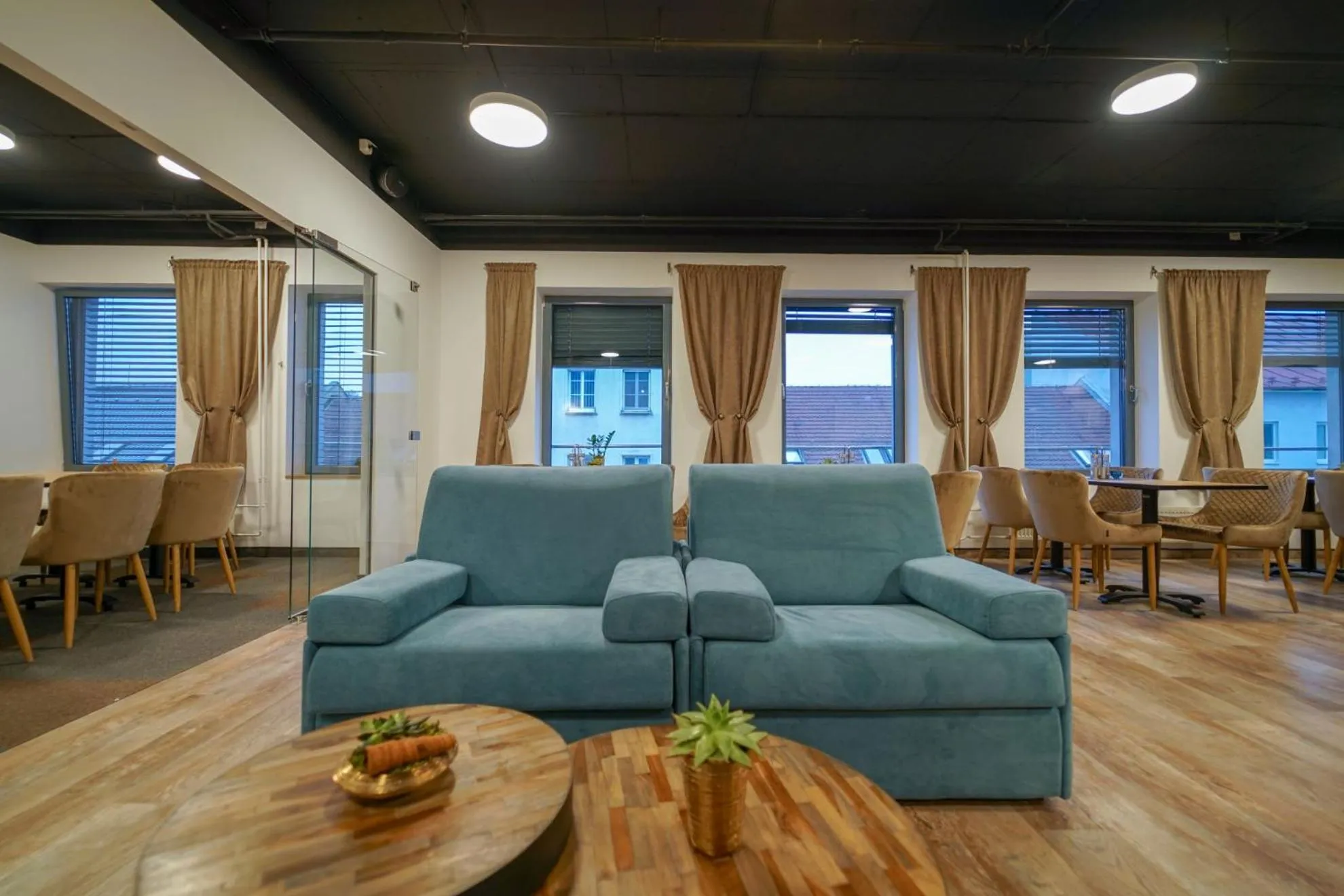 Communal lounge/ TV room in CHORS like a hotel - Capsule & NFT Boutique Hostel Bratislava - City Center