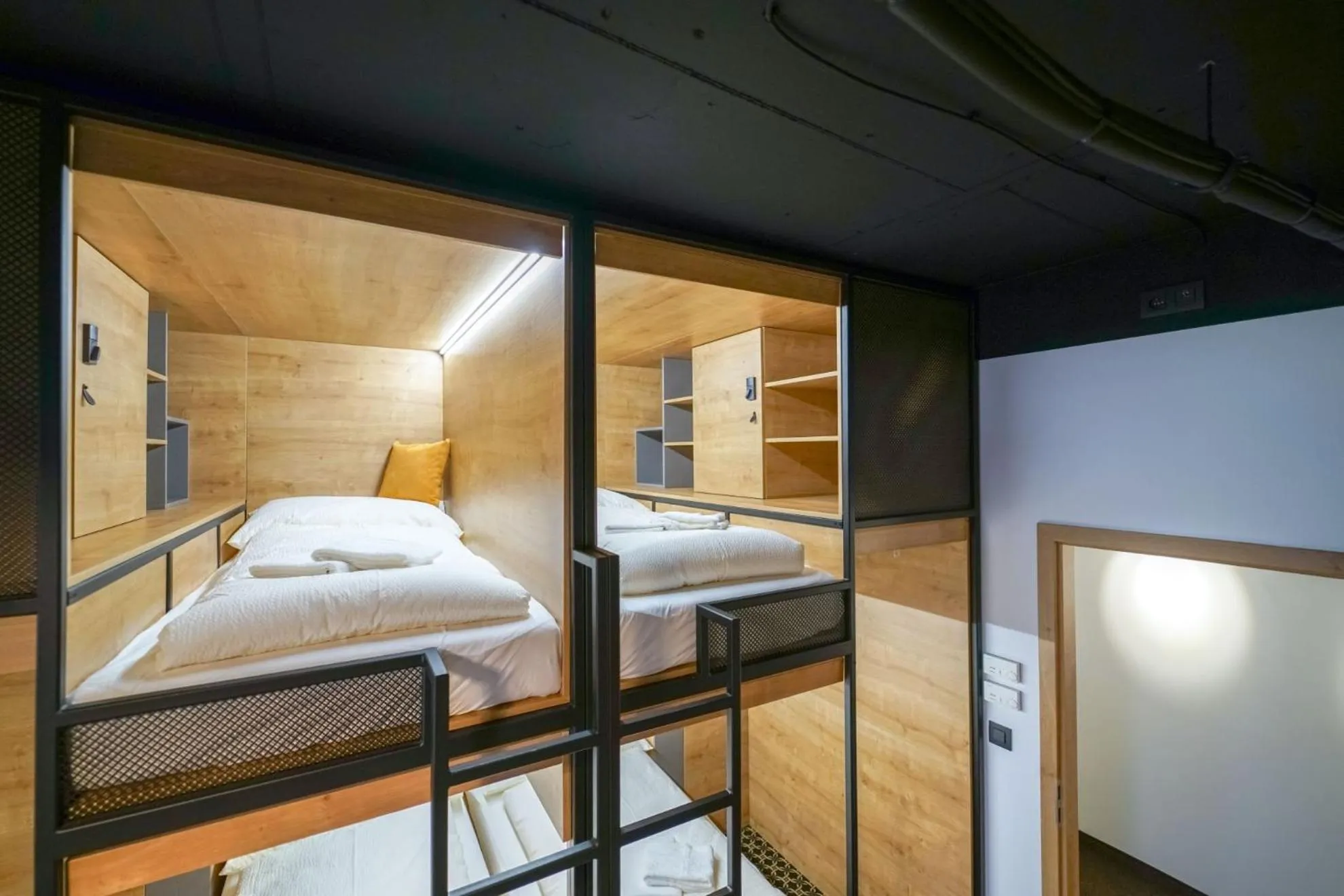 Bed in CHORS like a hotel - Capsule & NFT Boutique Hostel Bratislava - City Center