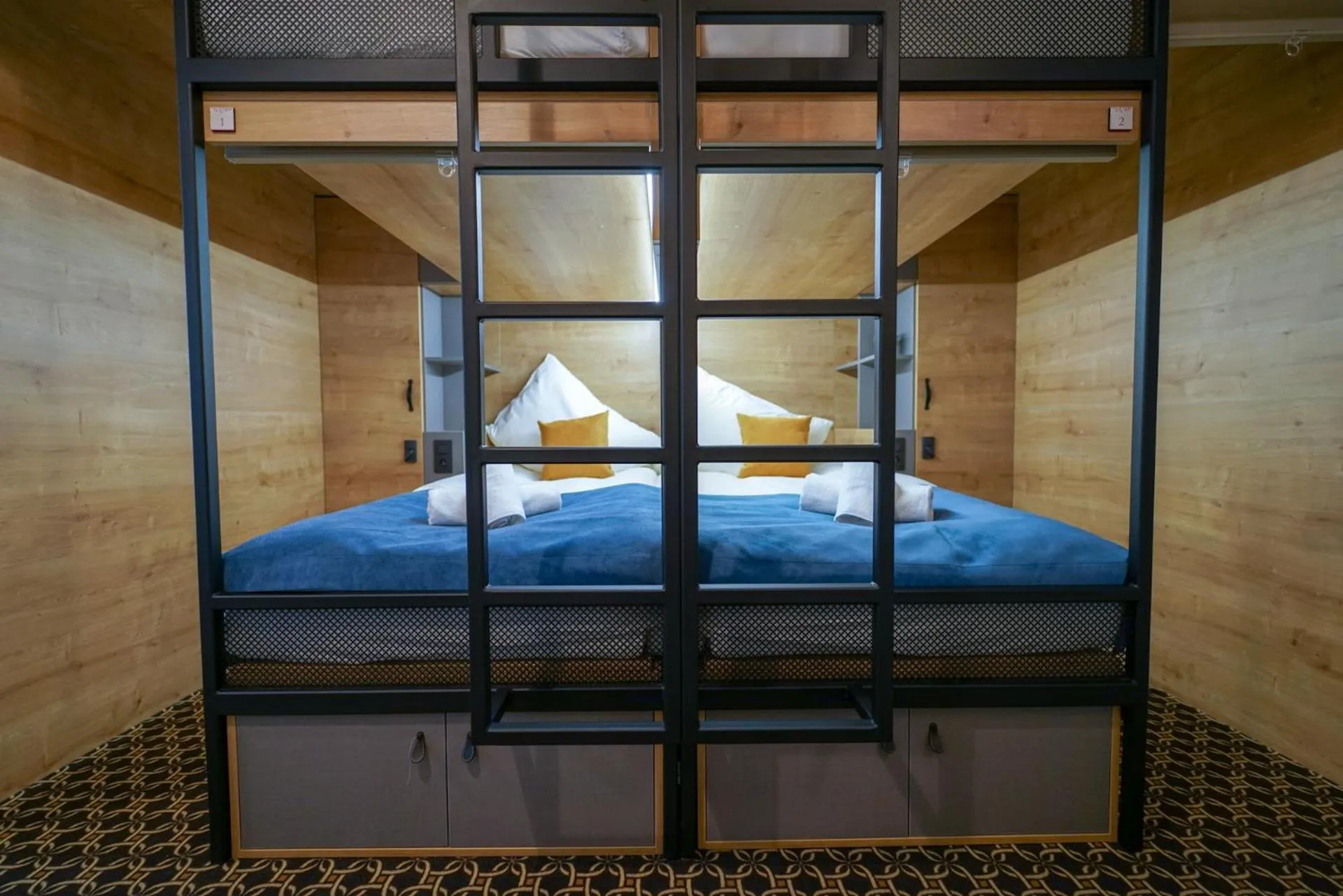 Bed in CHORS like a hotel - Capsule & NFT Boutique Hostel Bratislava - City Center