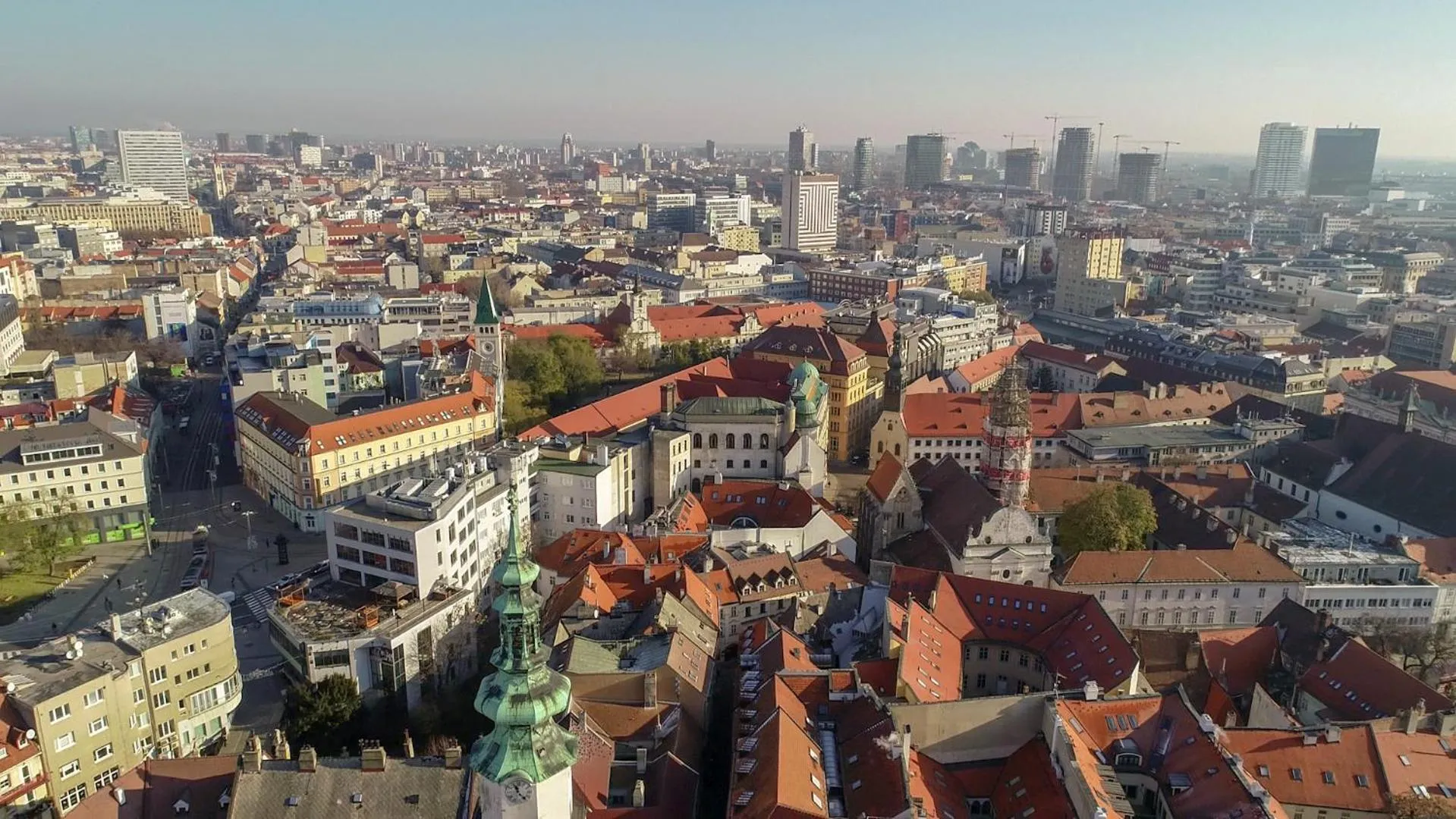 Property building in CHORS like a hotel - Capsule & NFT Boutique Hostel Bratislava - City Center