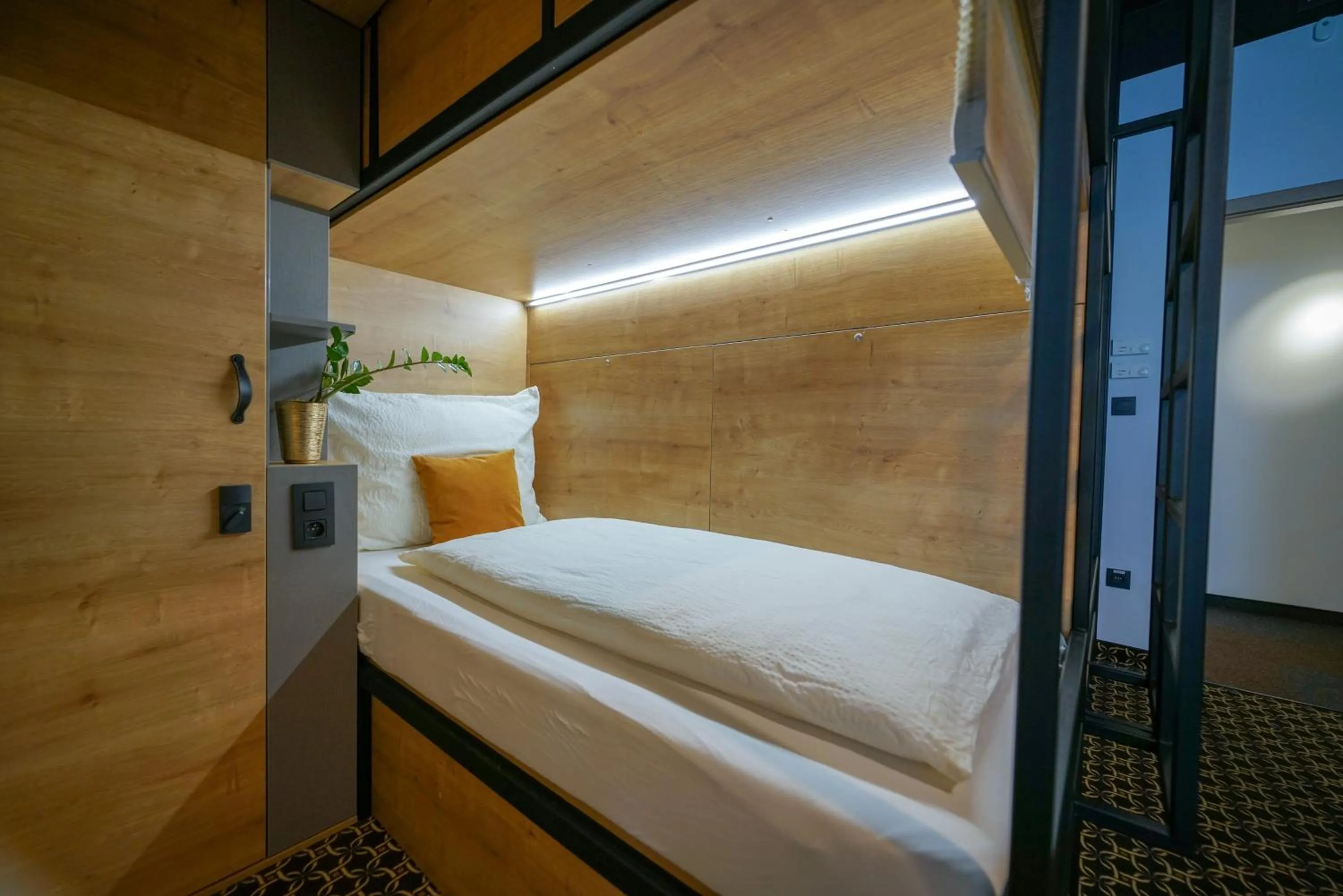 Bed in CHORS like a hotel - Capsule & NFT Boutique Hostel Bratislava - City Center