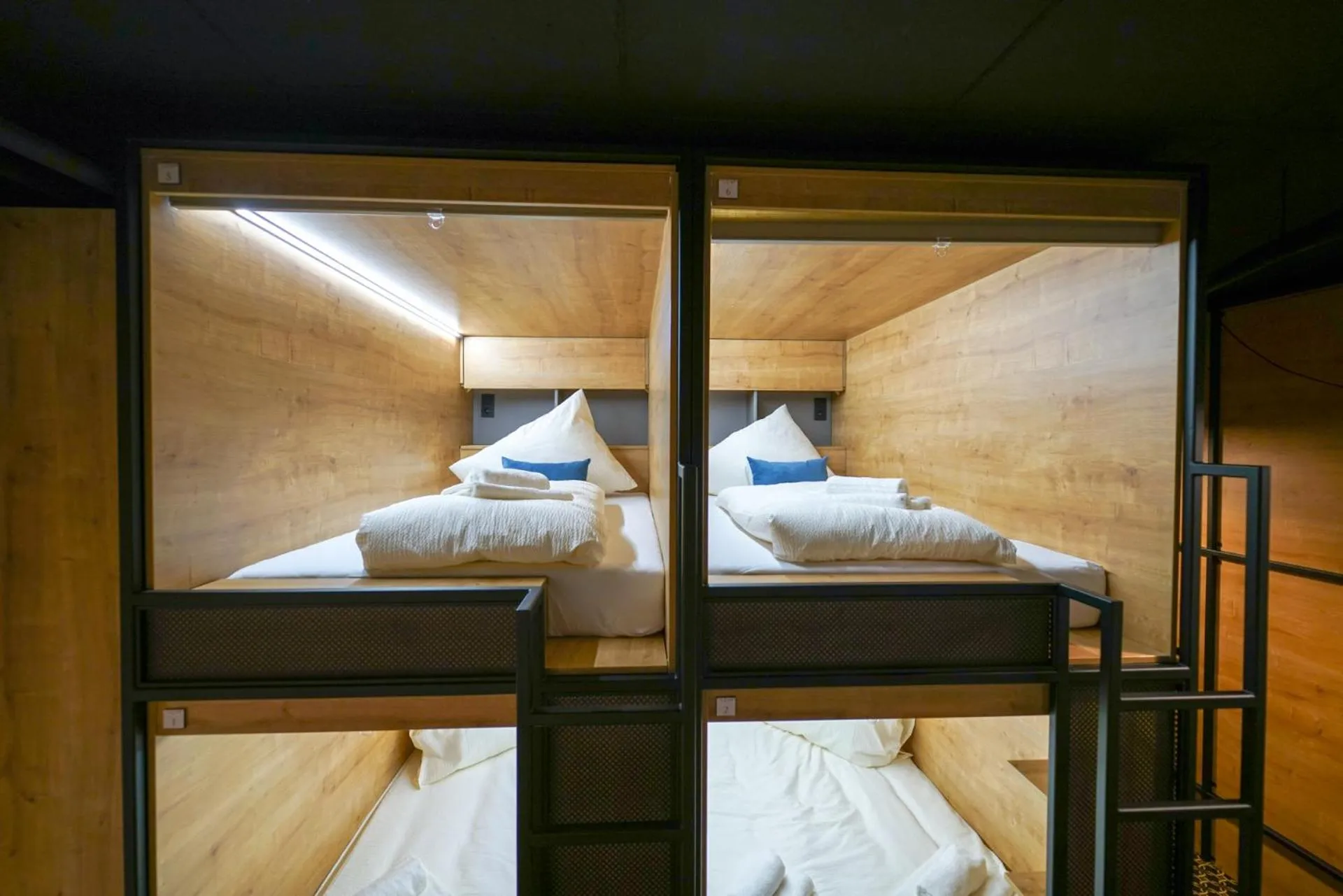 Bed in CHORS like a hotel - Capsule & NFT Boutique Hostel Bratislava - City Center