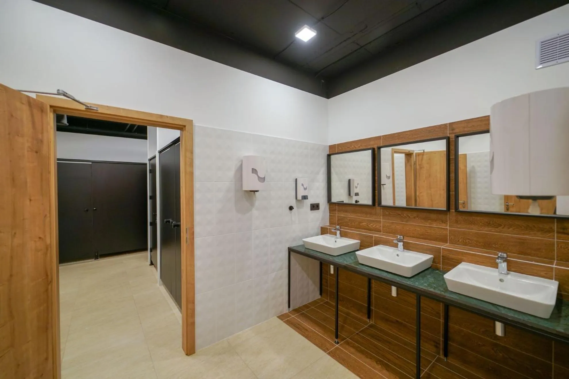 CHORS like a hotel - Capsule & NFT Boutique Hostel Bratislava - City Center