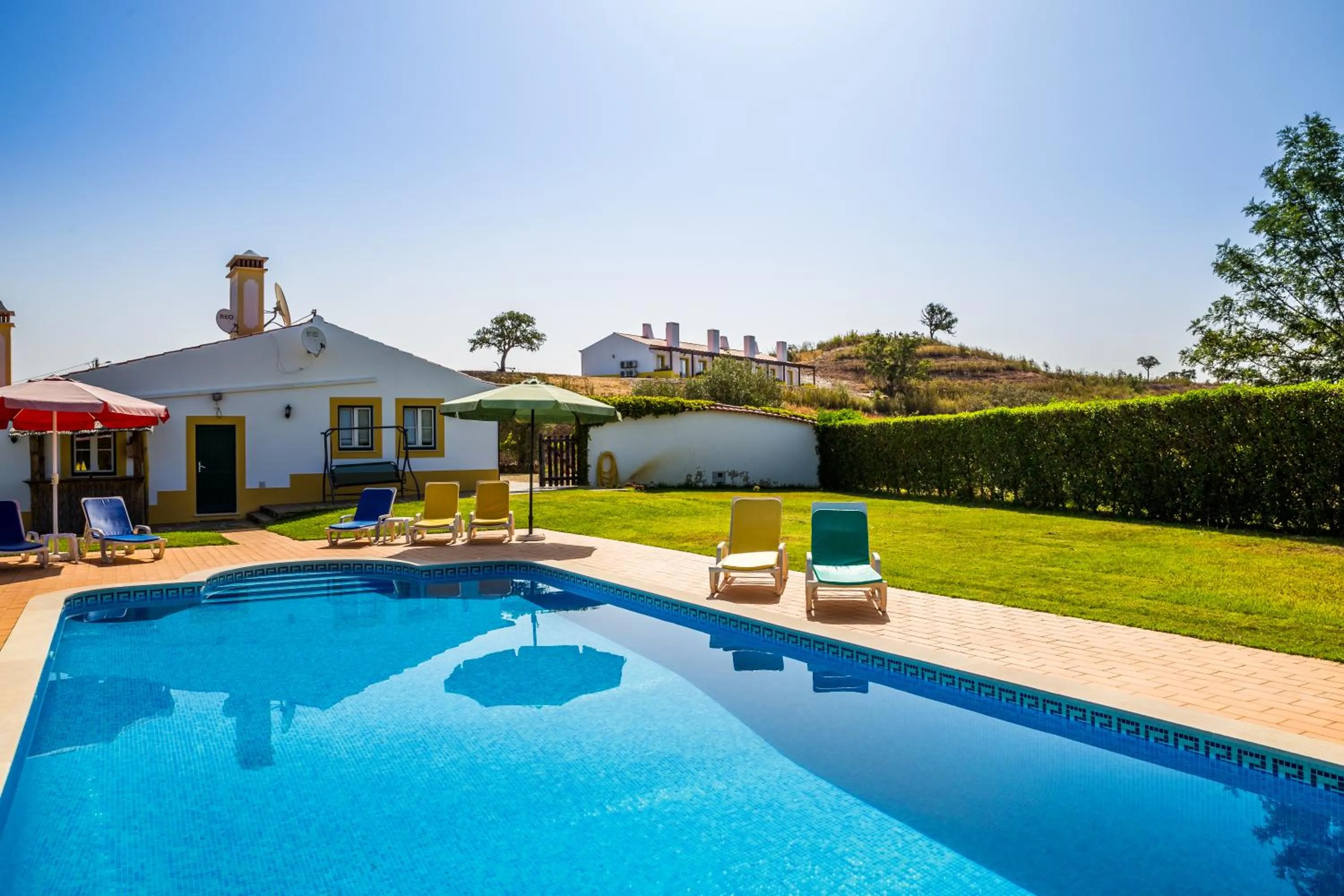 Swimming pool in Nave Redonda do Cerro – Countryside & Nature