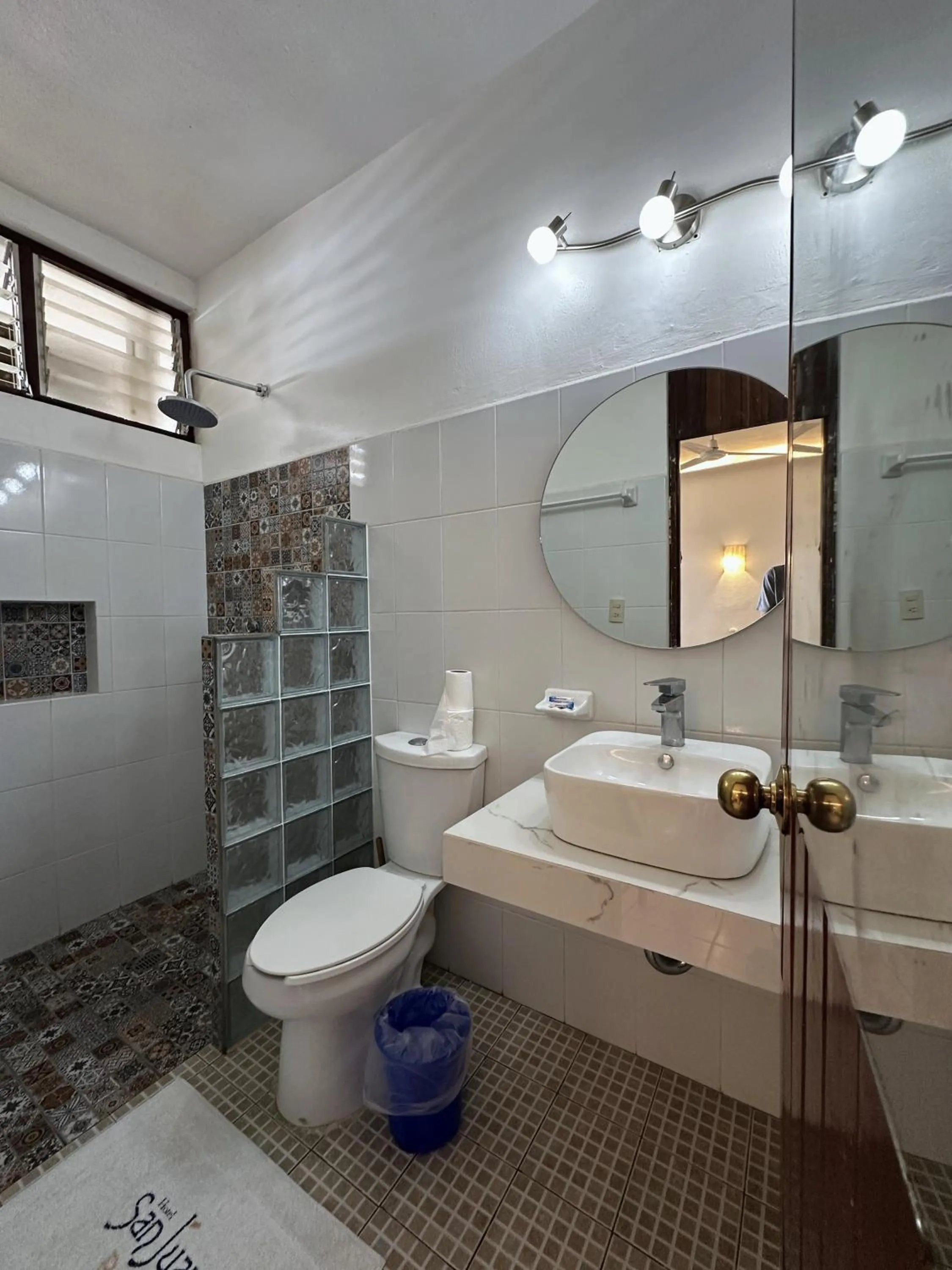Bathroom in Hotel San Juan