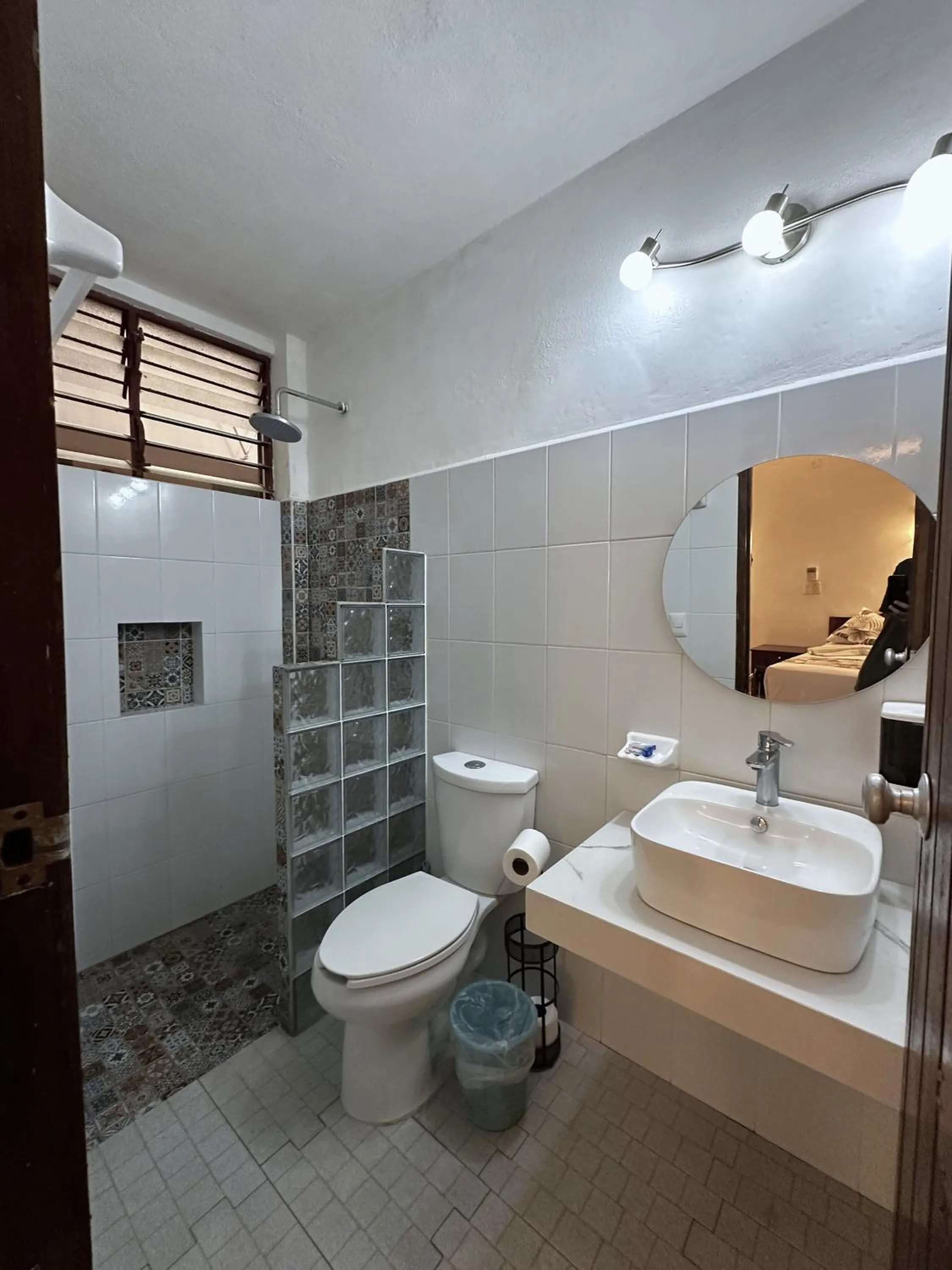 Shower in Hotel San Juan