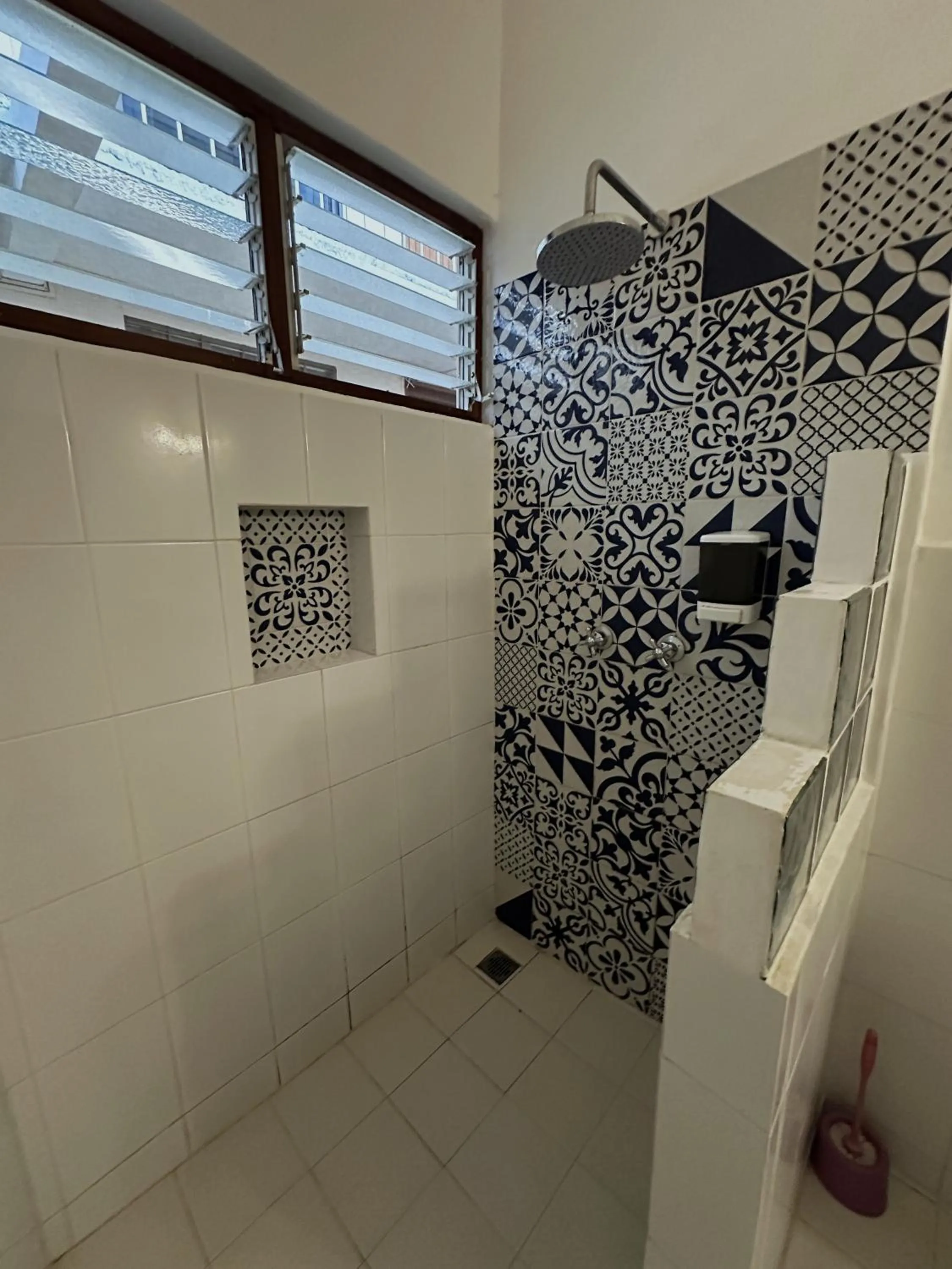 Shower in Hotel San Juan