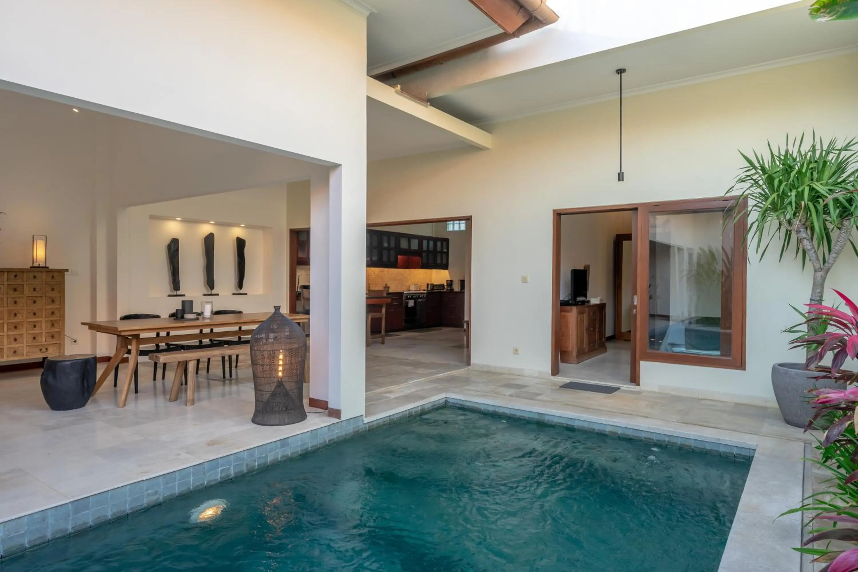Dining area in Amandaru Villa by RPM
