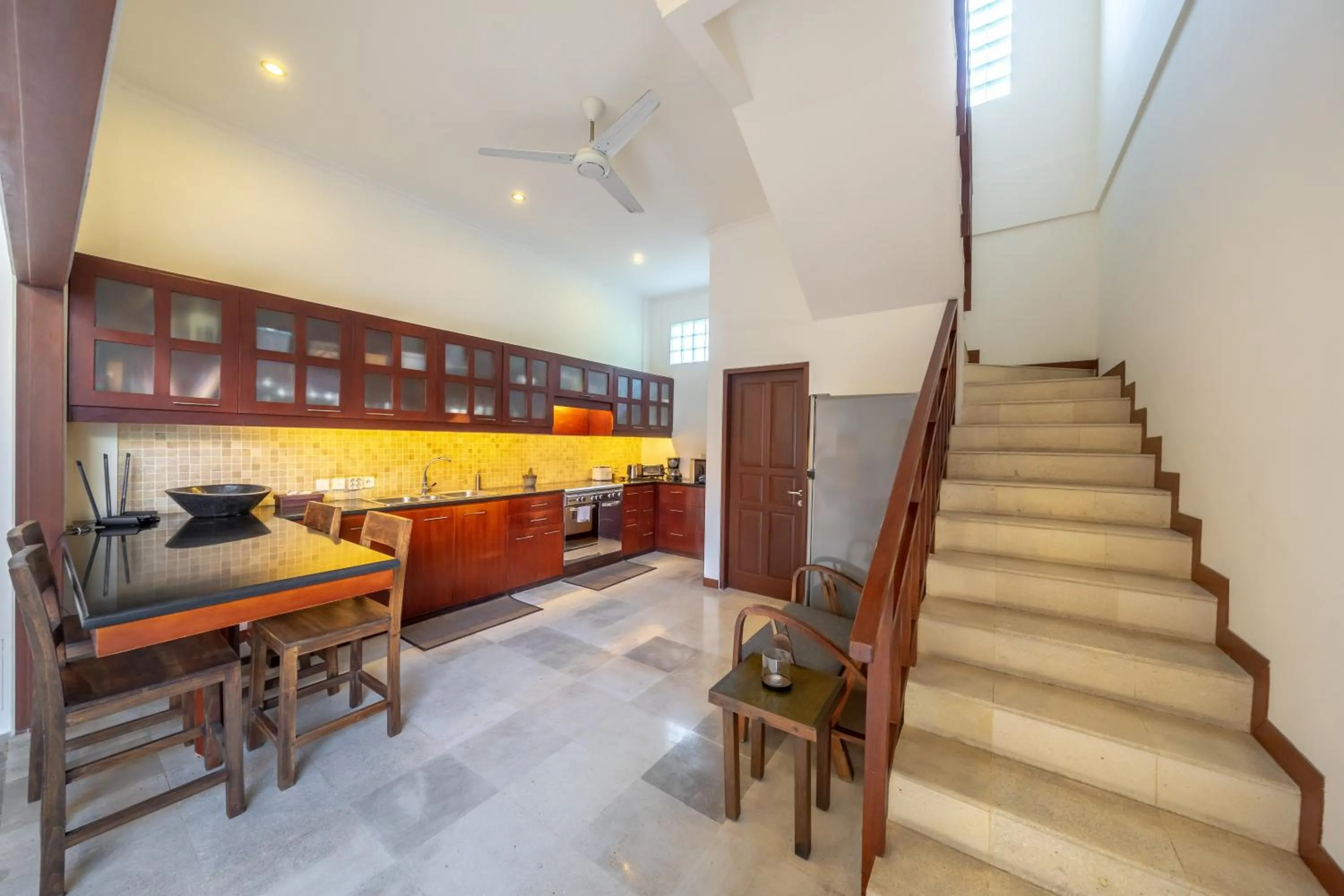 Restaurant/places to eat in Amandaru Villa by RPM