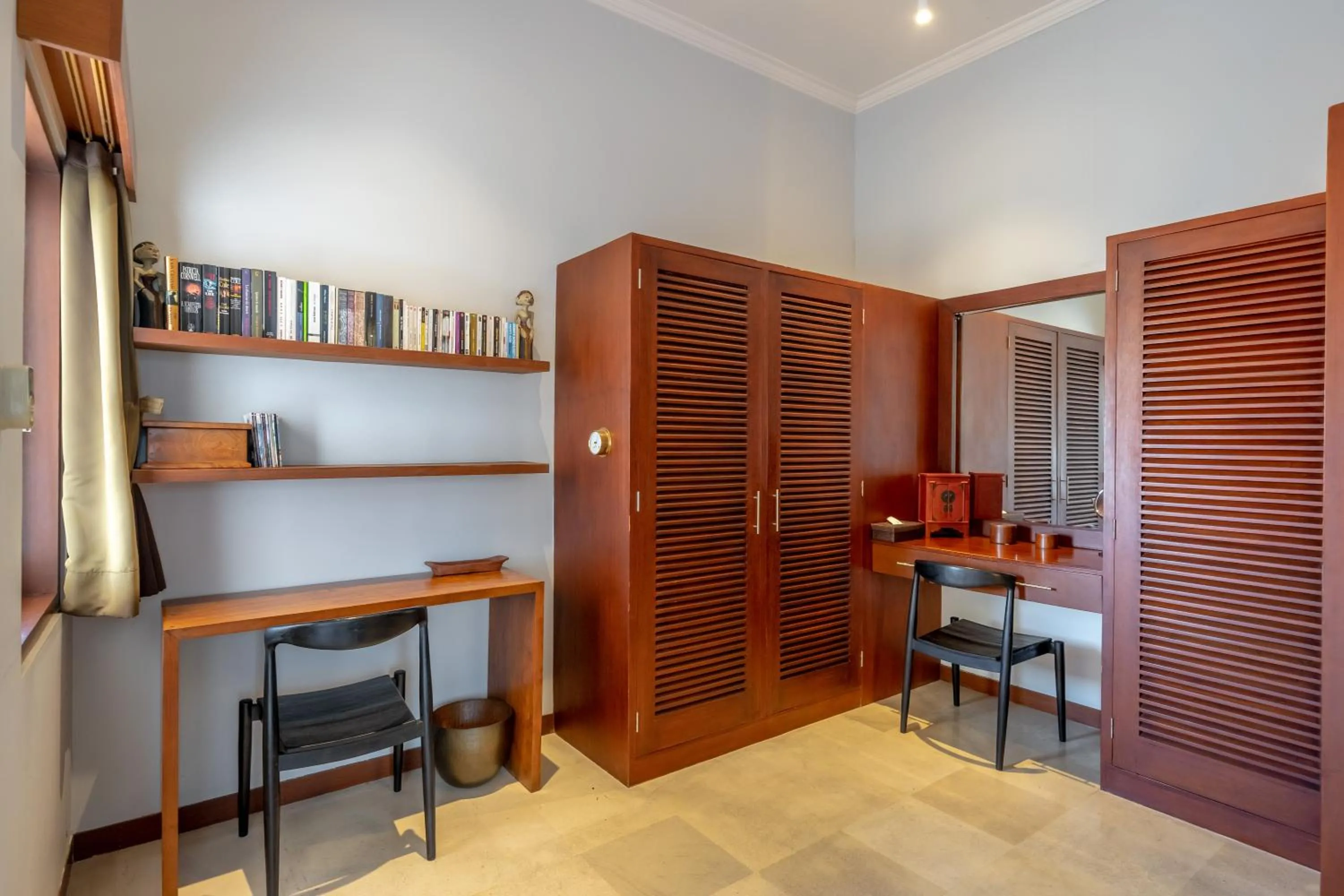 Library in Amandaru Villa by RPM