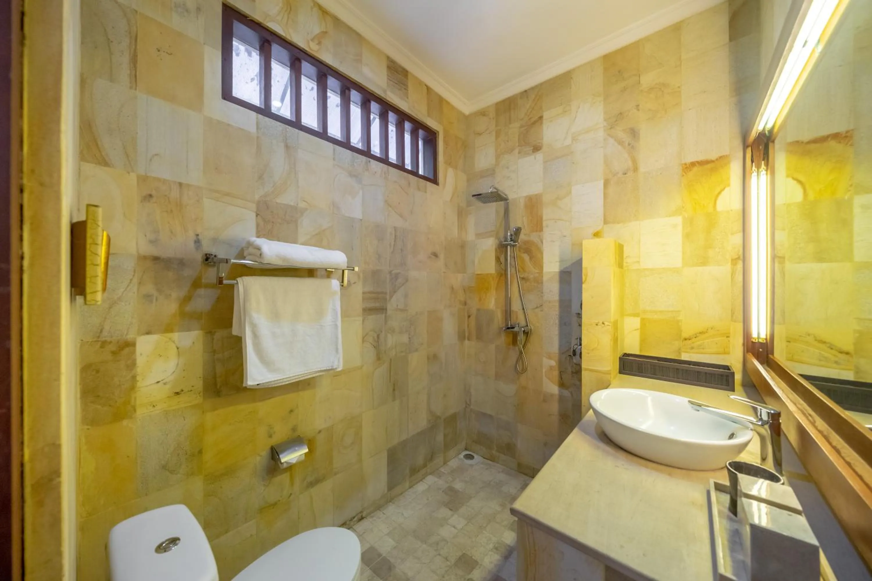 Toilet in Amandaru Villa by RPM