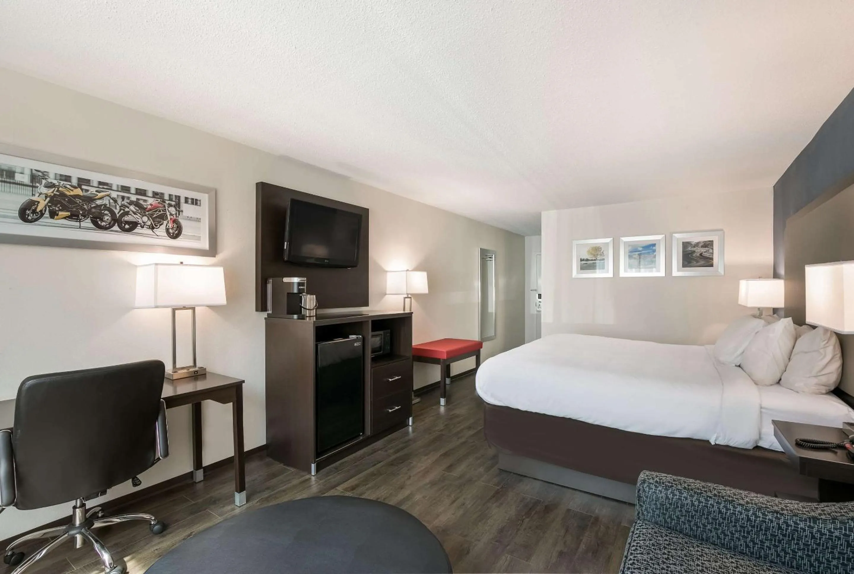 Bedroom, Bed in Clarion Hotel Conference Center