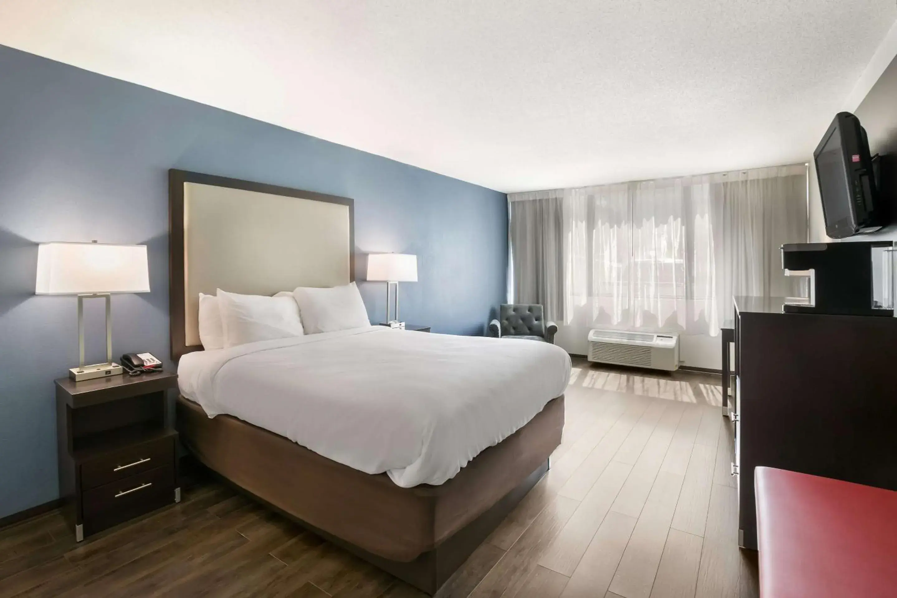 Bedroom, Bed in Clarion Hotel Conference Center Bedroom, Bed in Clarion Hotel Conference Center