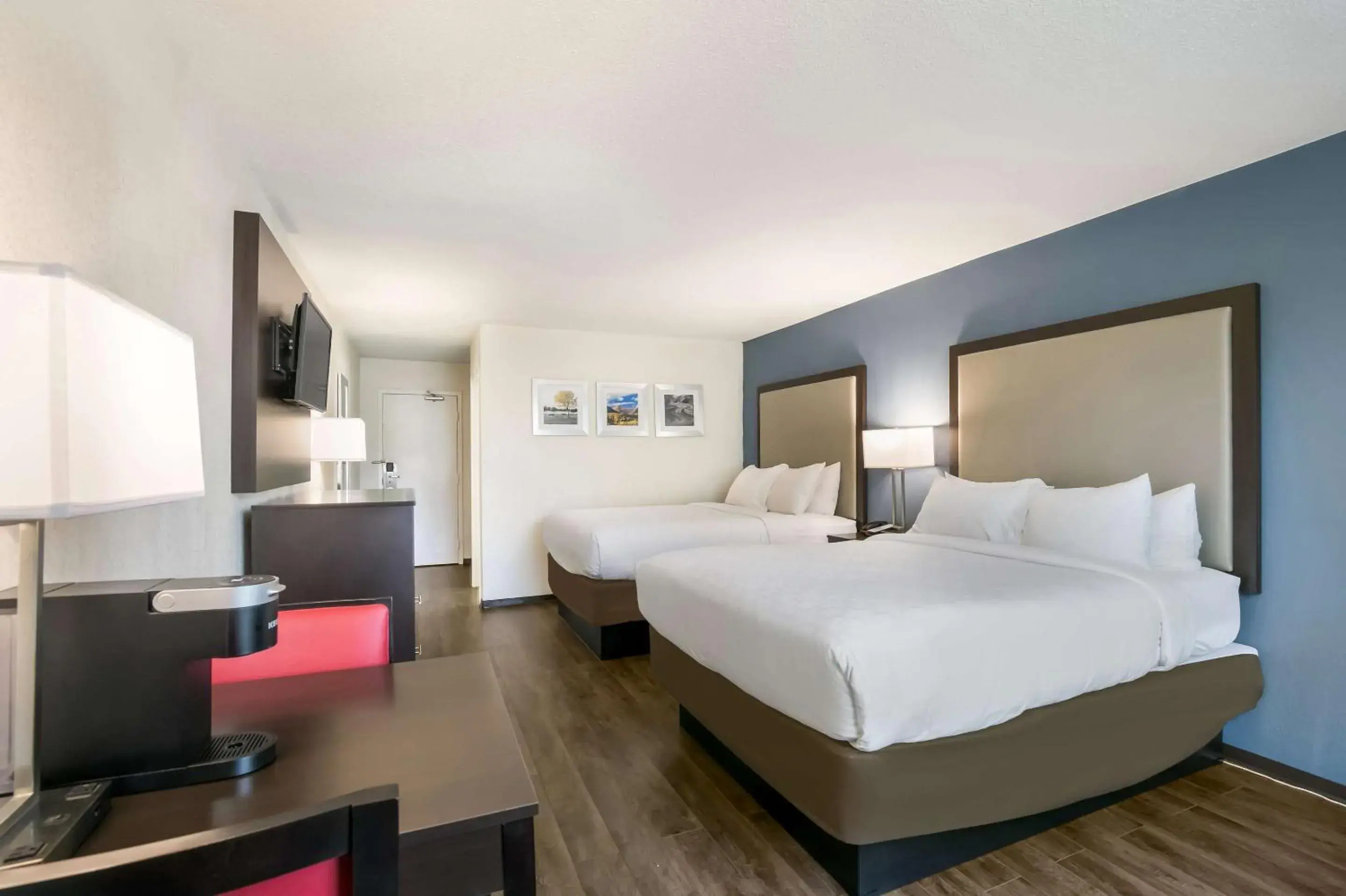 Bedroom, Bed in Clarion Hotel Conference Center Bedroom, Bed in Clarion Hotel Conference Center