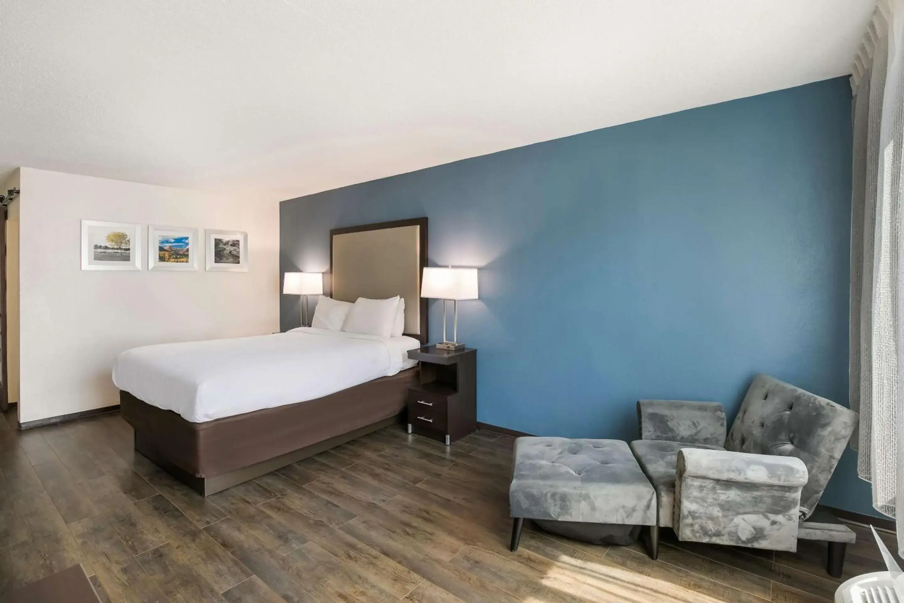 Bedroom, Bed in Clarion Hotel Conference Center Bedroom, Bed in Clarion Hotel Conference Center