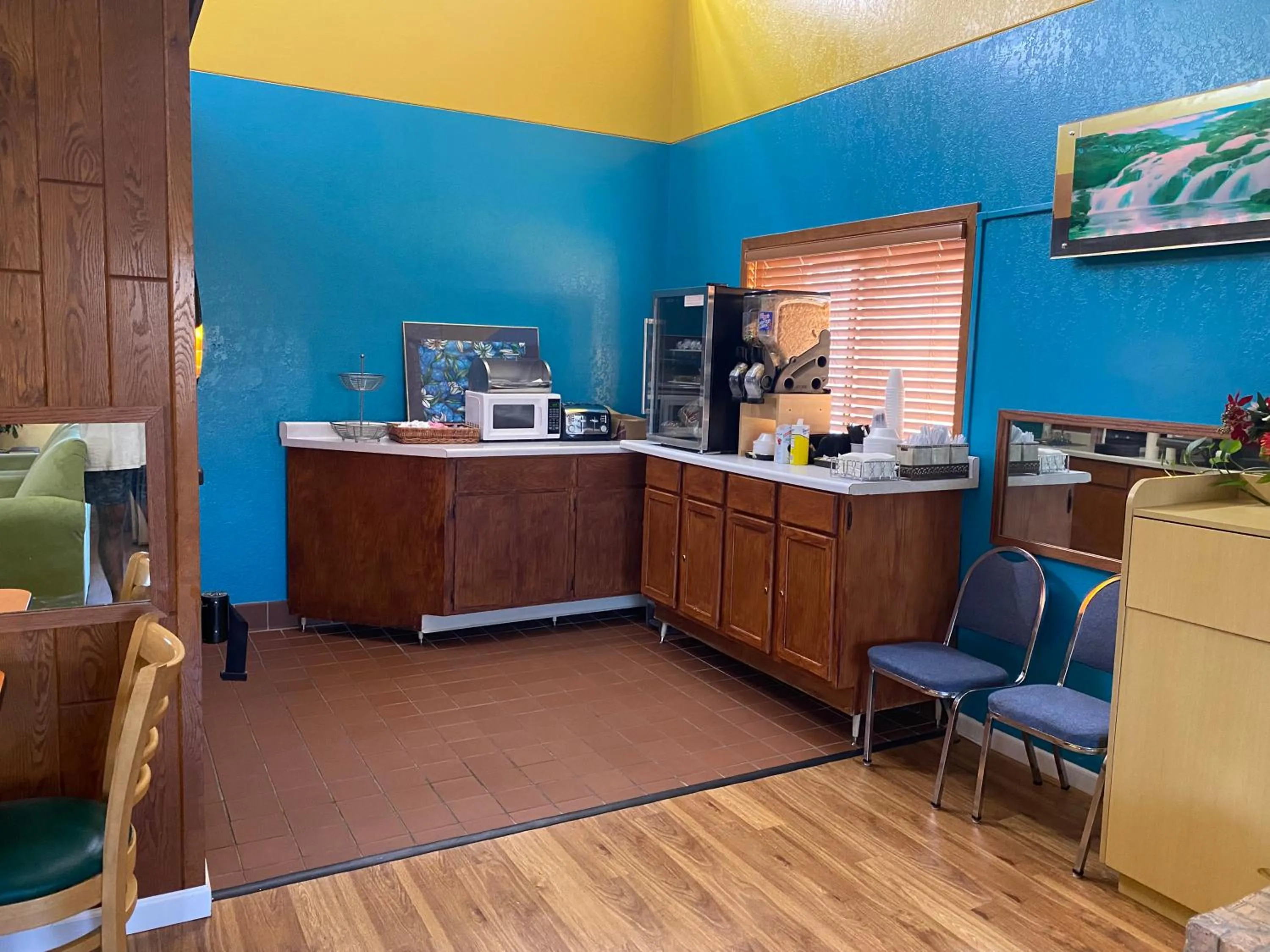 Continental breakfast in America's Stay Inn Stewartville