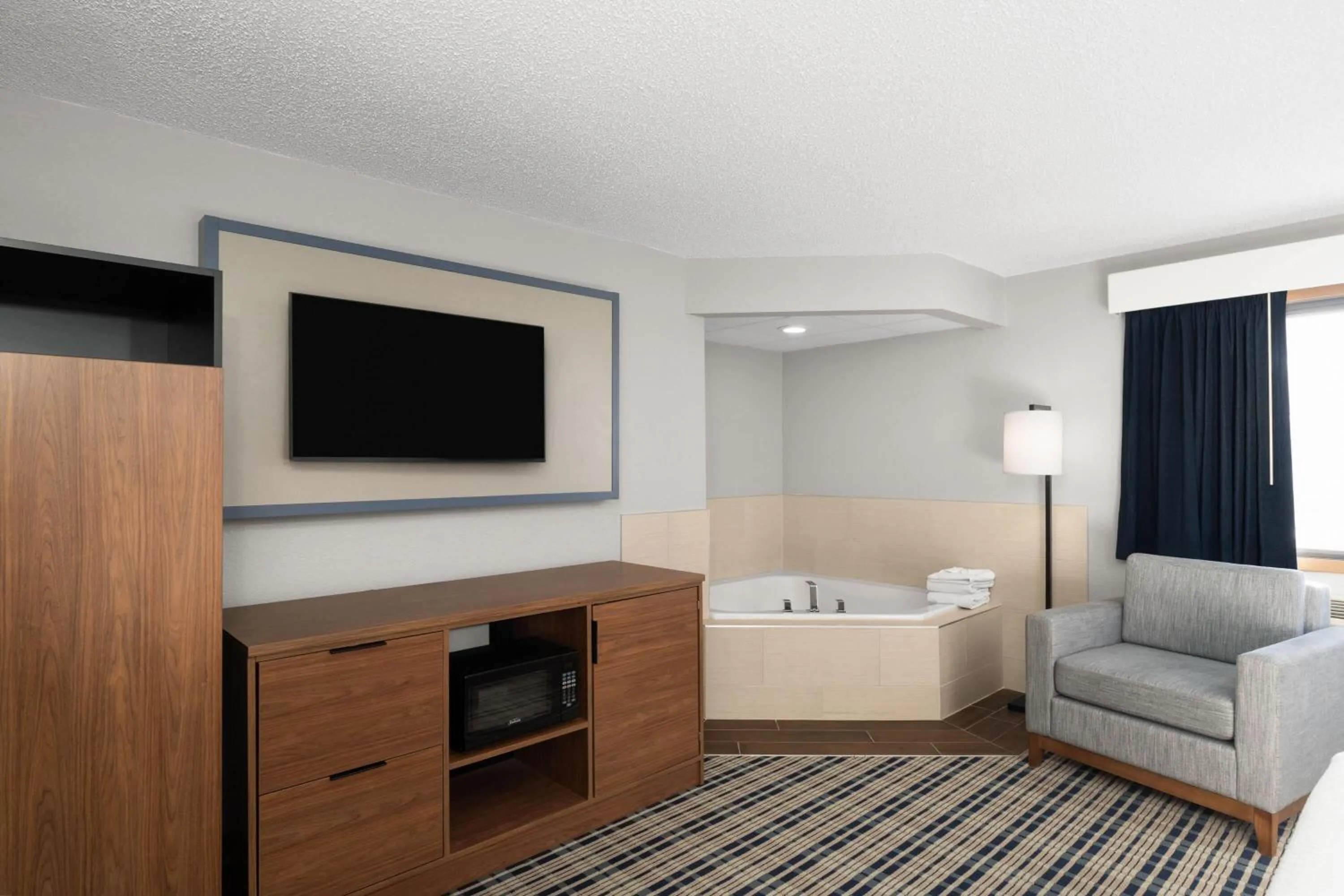 Bath, Bed in AmericInn by Wyndham Tofte Near Lake Superior