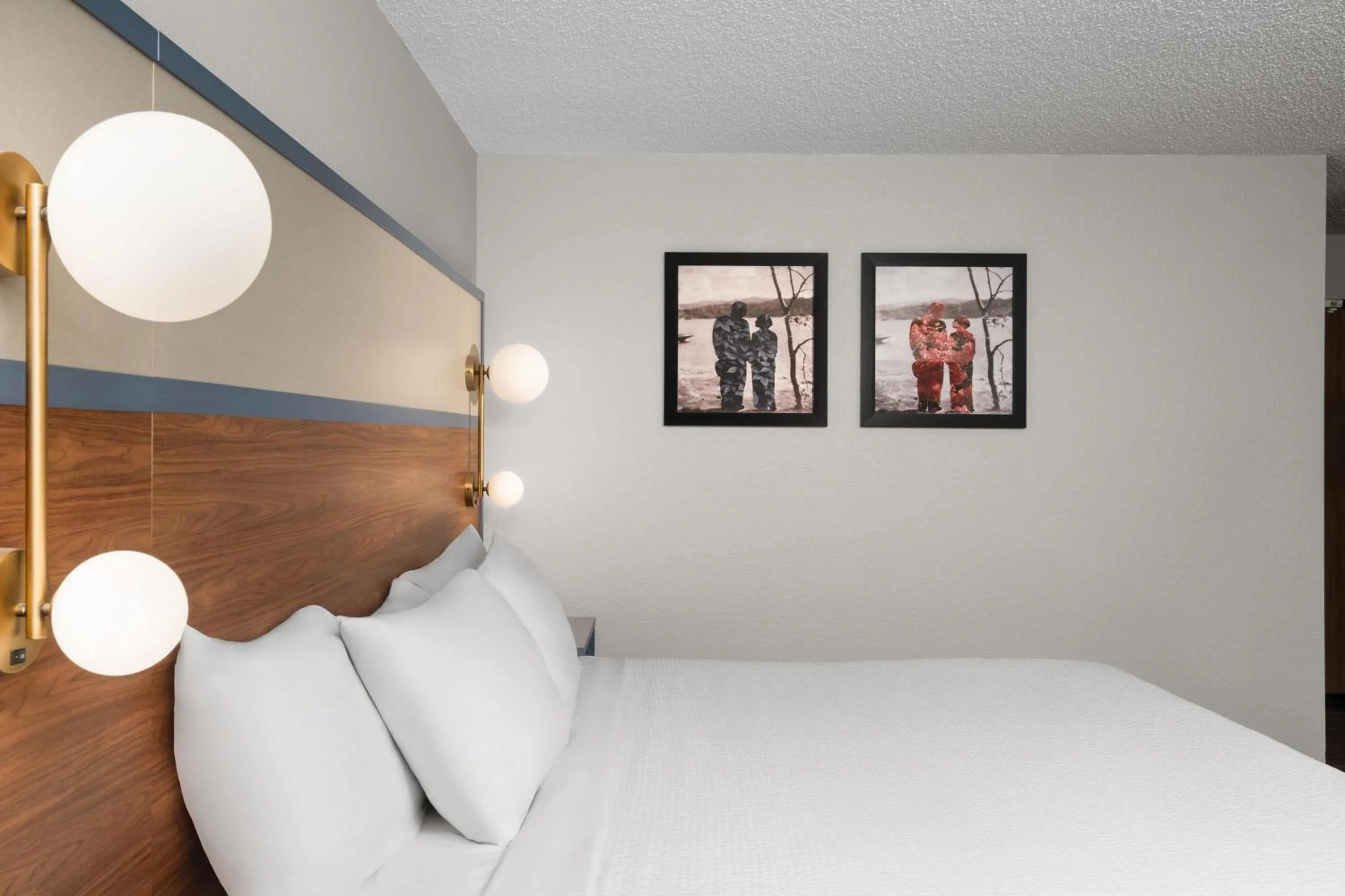 Bath, Bed in AmericInn by Wyndham Tofte Near Lake Superior