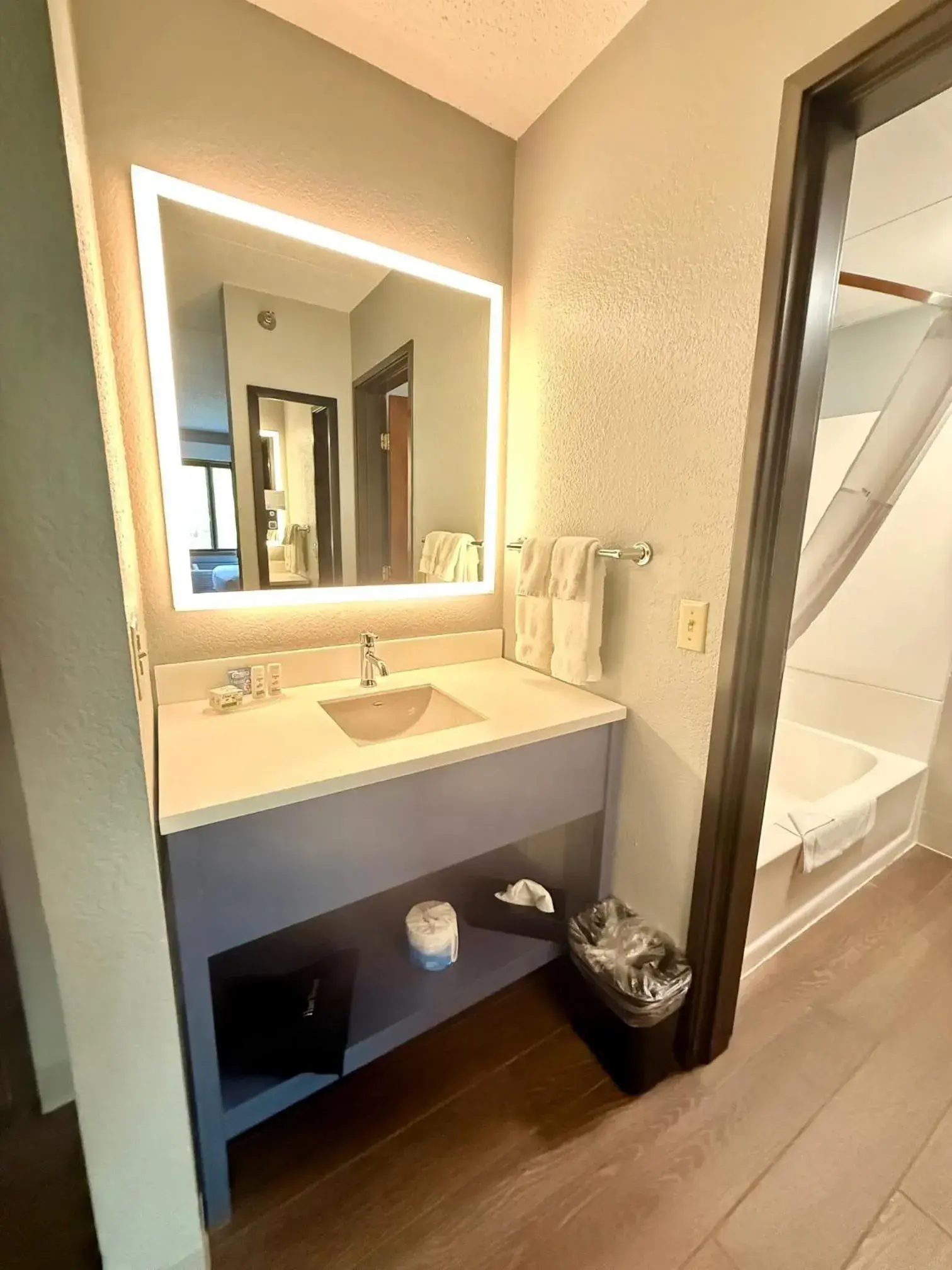 Queen Room - Non-Smoking in AmericInn by Wyndham Tofte Near Lake Superior Queen Room - Non-Smoking in AmericInn by Wyndham Tofte Near Lake Superior