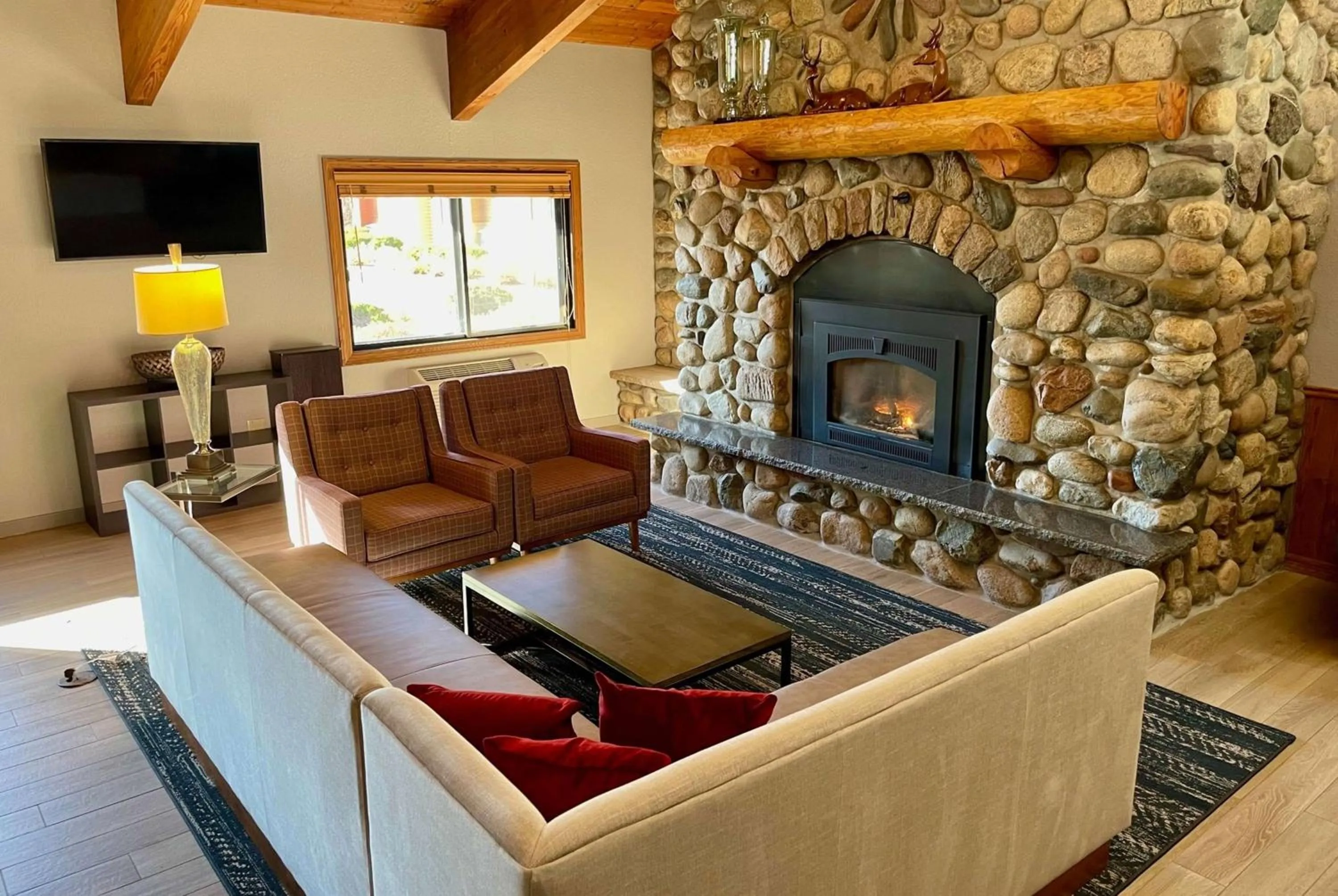 Lobby or reception in AmericInn by Wyndham Tofte Near Lake Superior