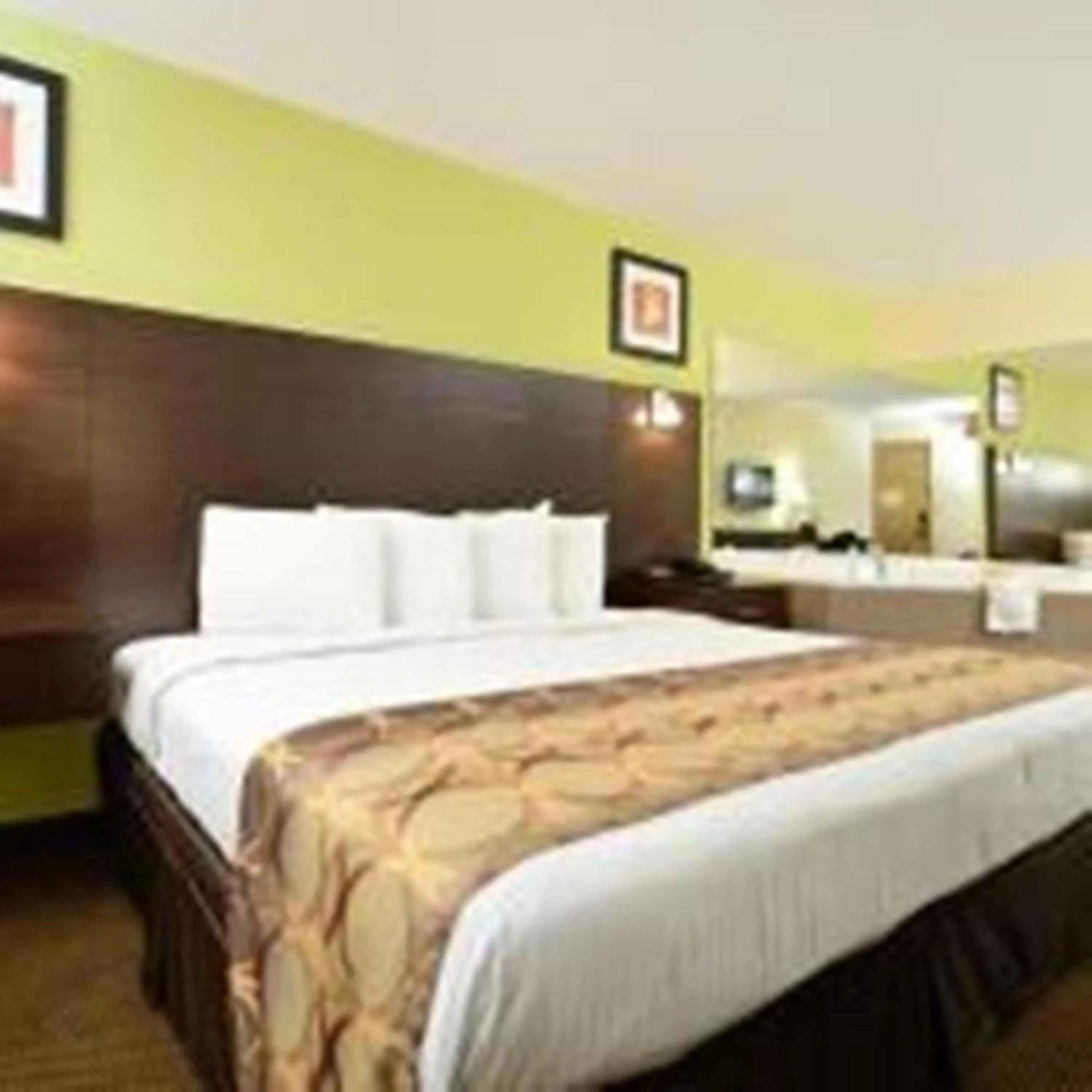 Bed in Americas Best Value Inn Lake Charles Interstate 210