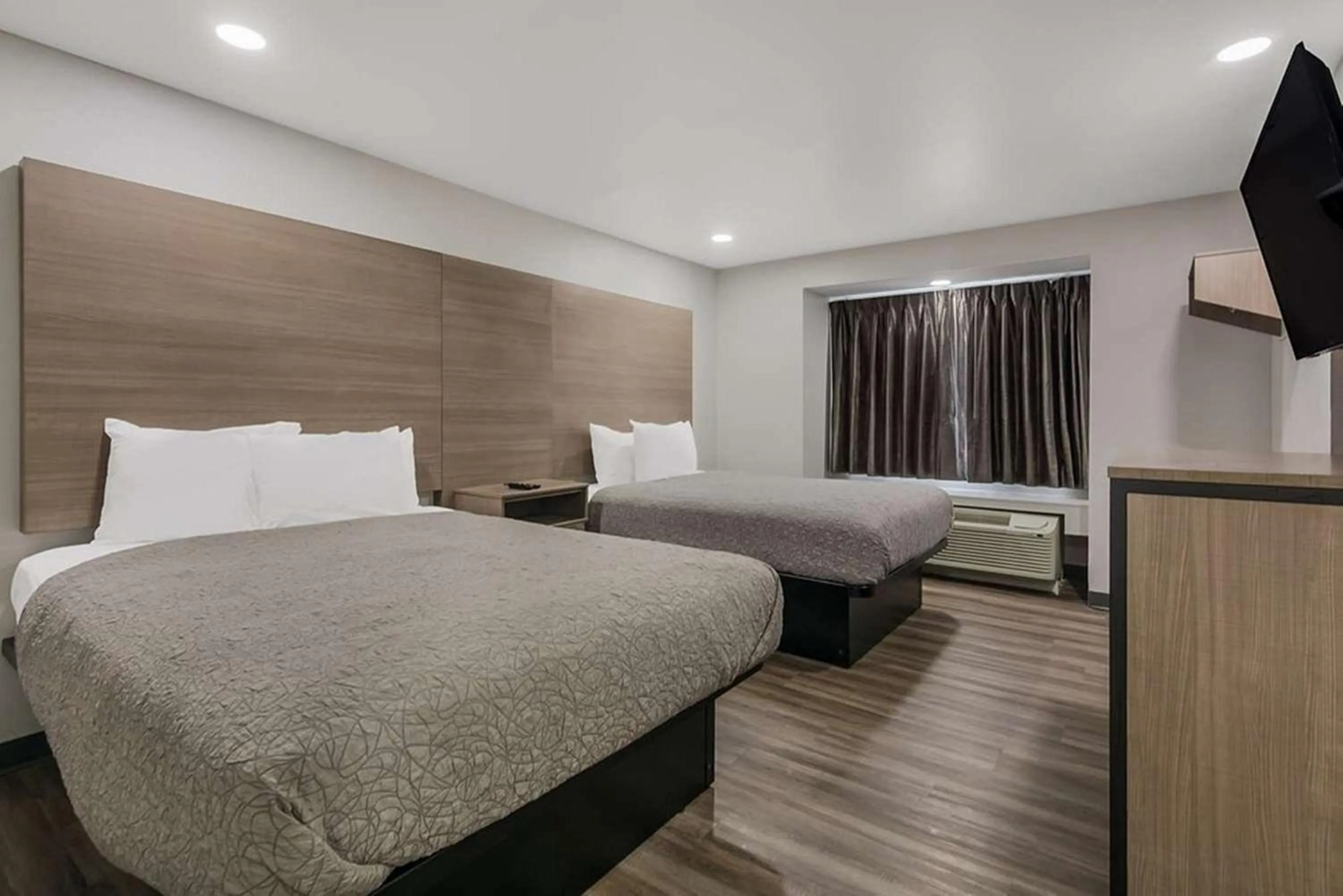 Bedroom, Bed in Americas Best Value Inn Lake Charles Interstate 210