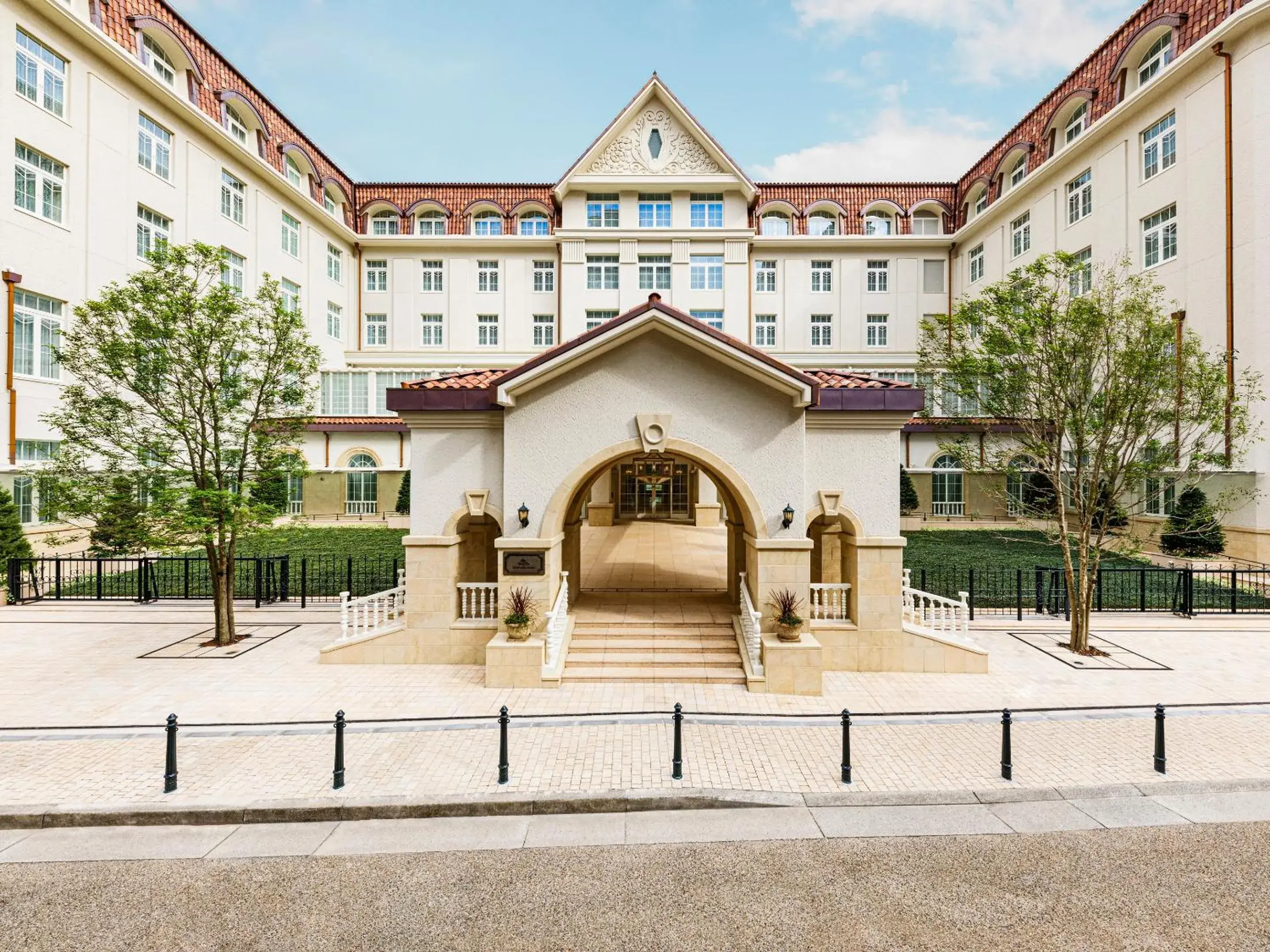 Facade/entrance in Takarazuka Hotel Facade/entrance in Takarazuka Hotel