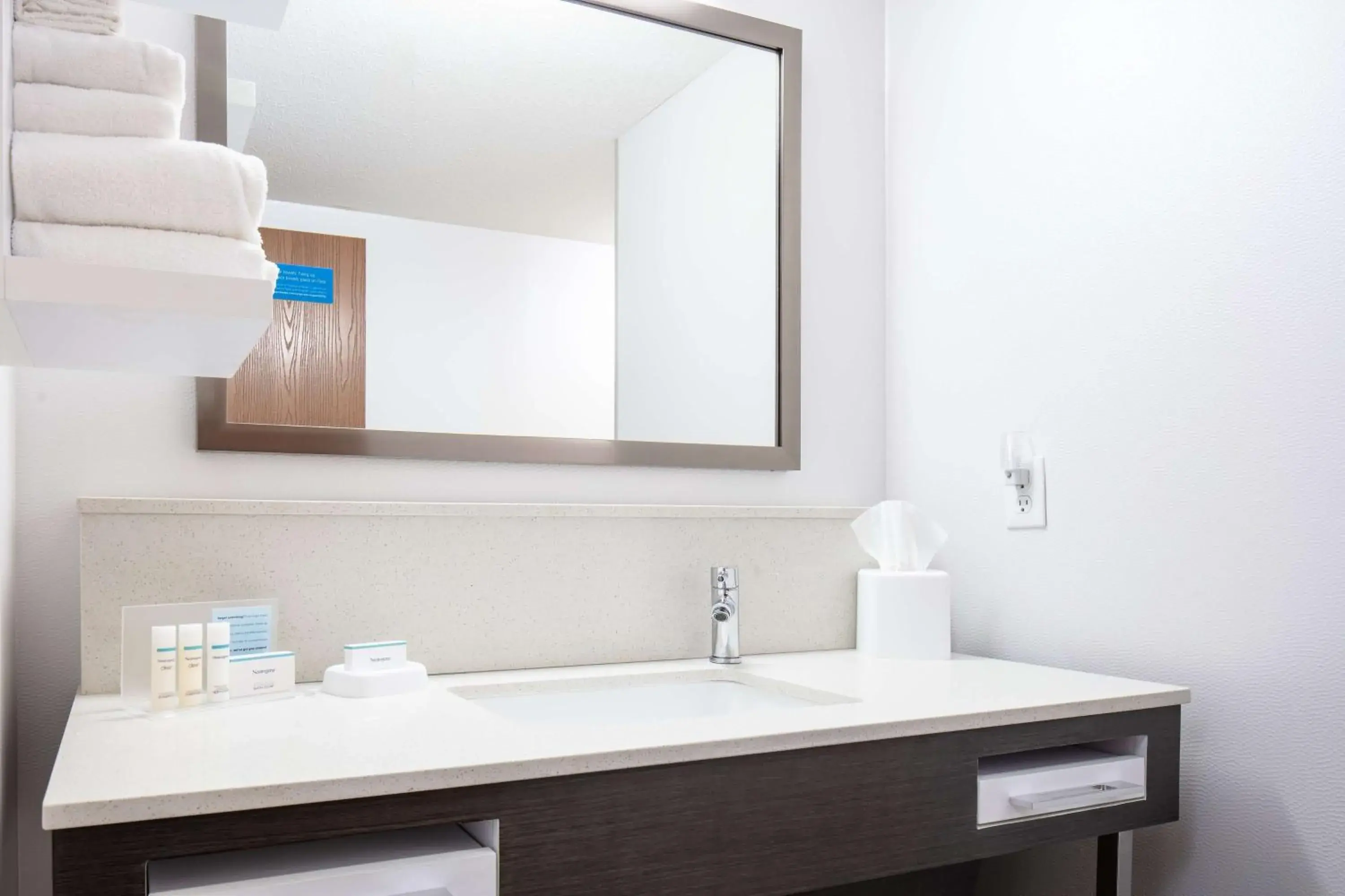 Bed in Hampton Inn Freeport Bed in Hampton Inn Freeport