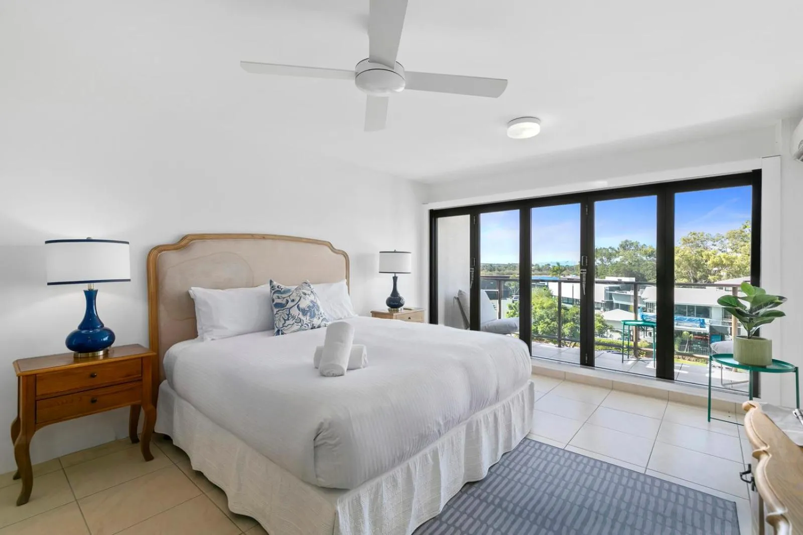 Balcony/Terrace, Bed in Sun Lagoon Resort