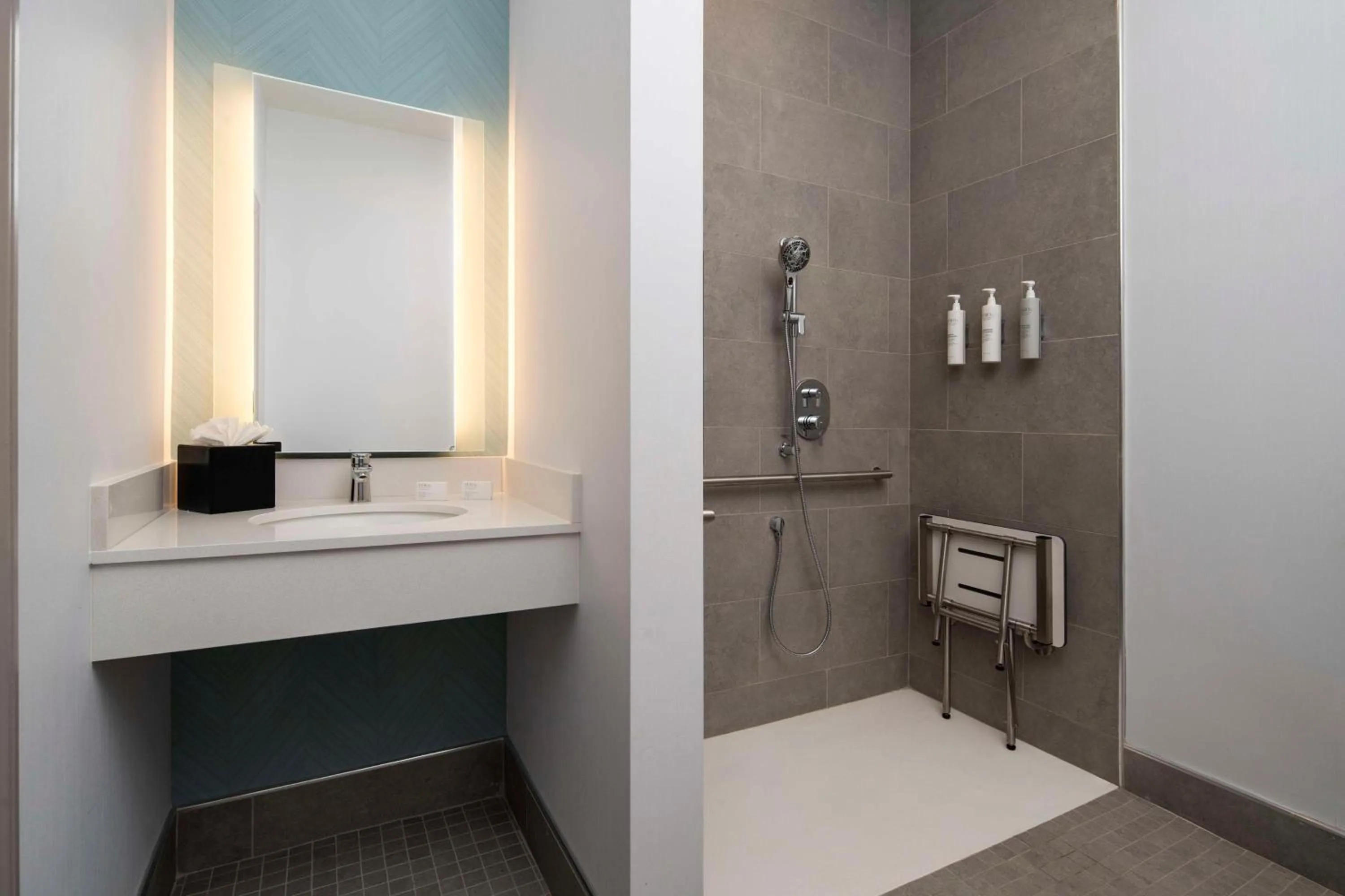 Bathroom in Hilton Garden Inn Kennett Square