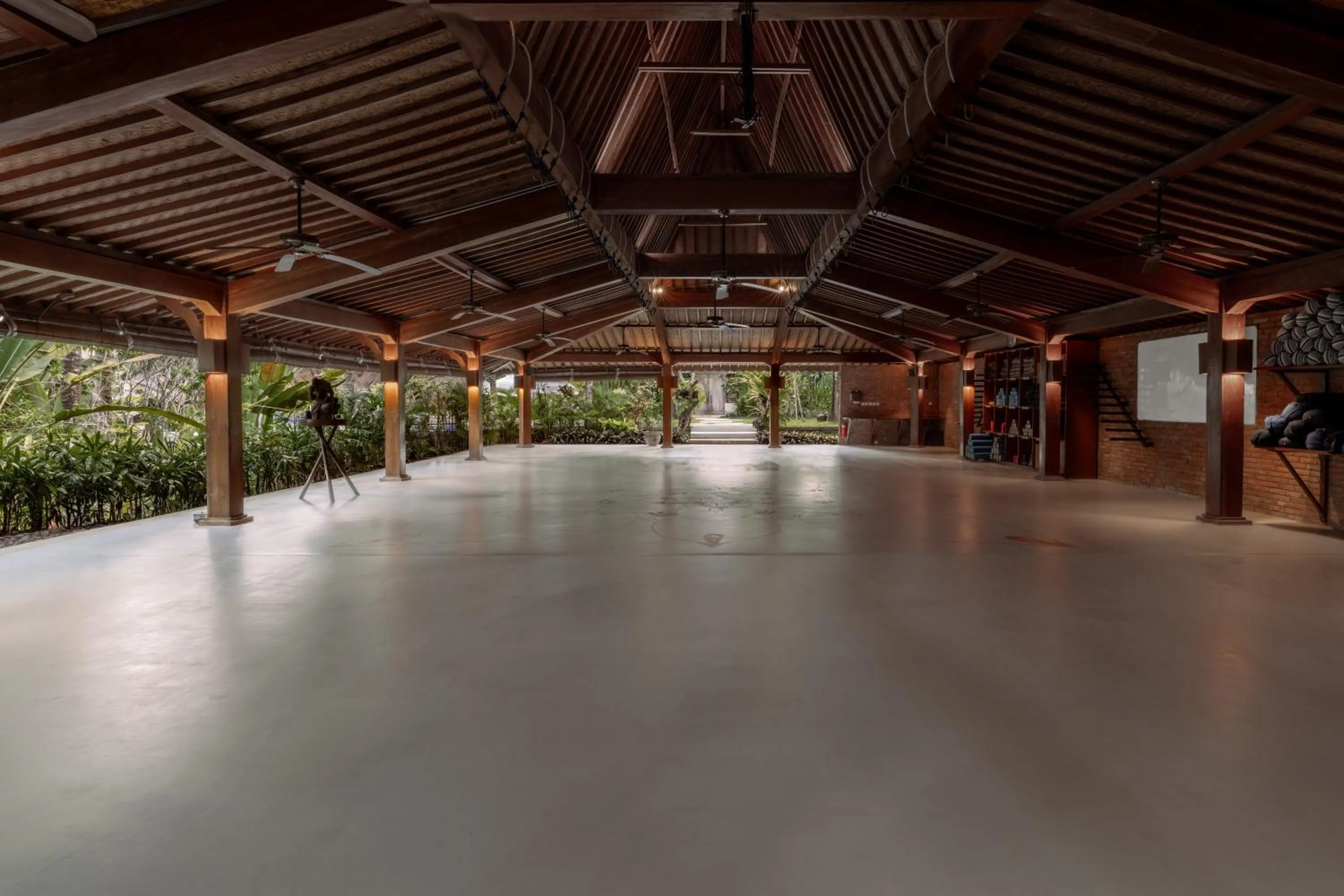 Business facilities in Hotel Komune and Beach Club Bali