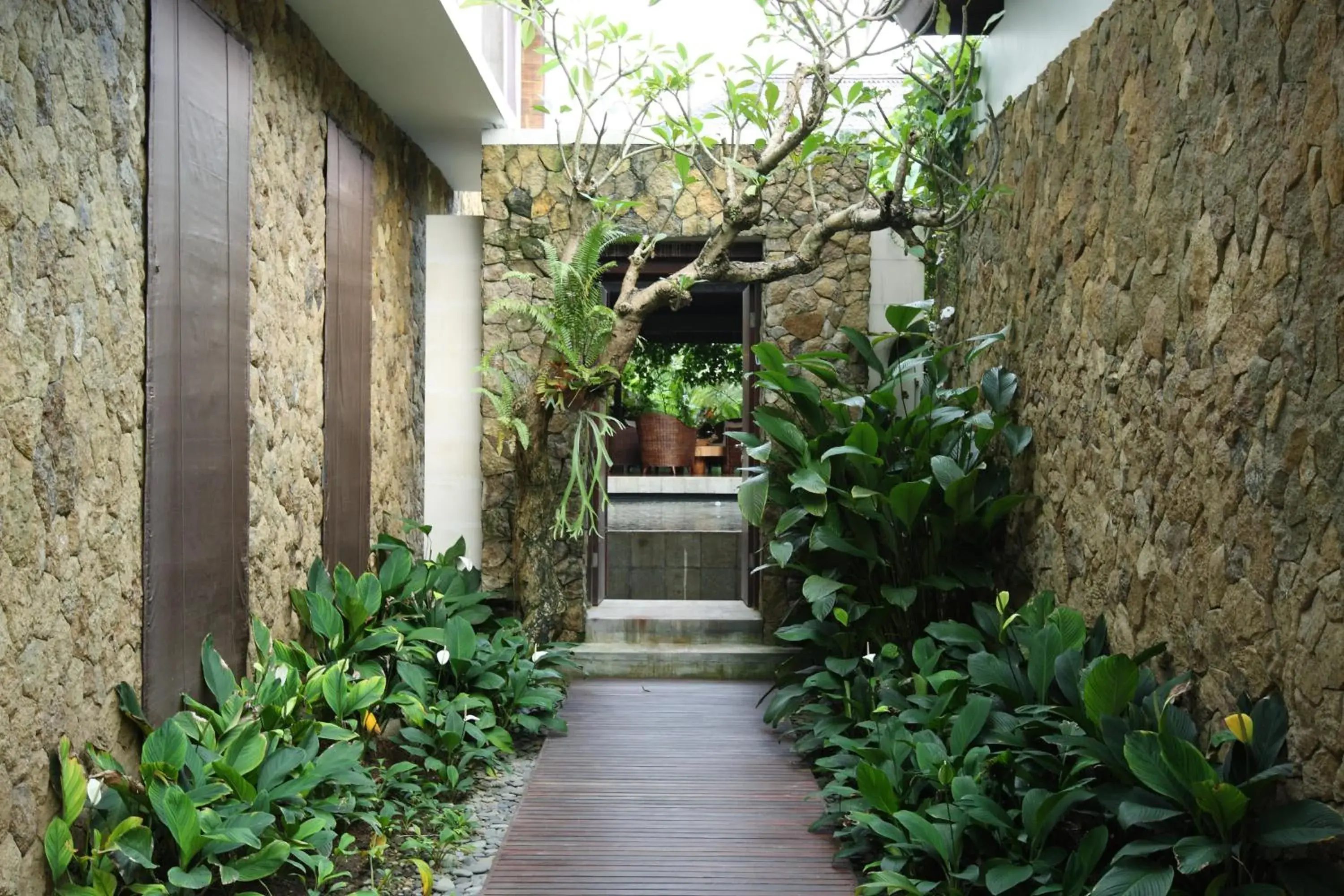 Facade/entrance in Swarapadi Villa Facade/entrance in Swarapadi Villa