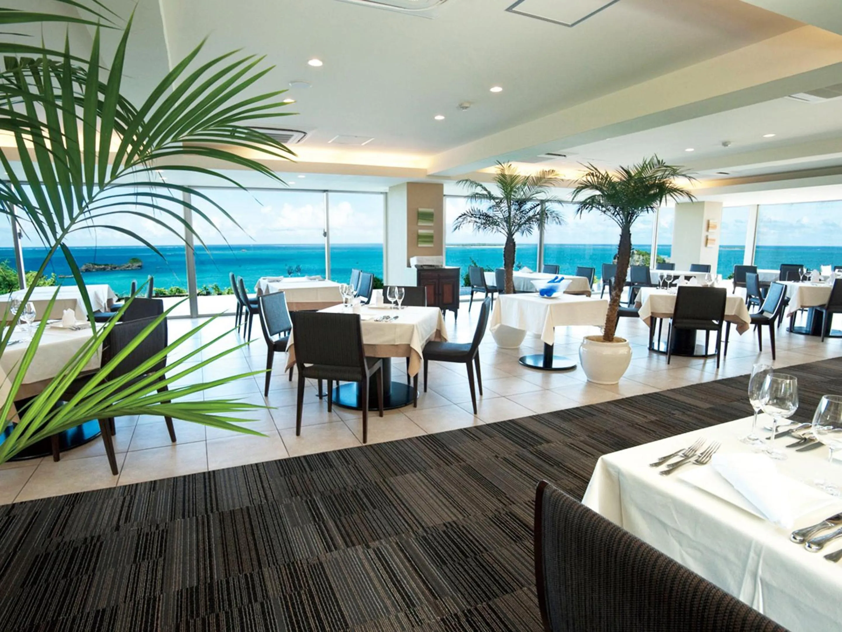 Restaurant/places to eat in Hotel Hamahigashima Resort