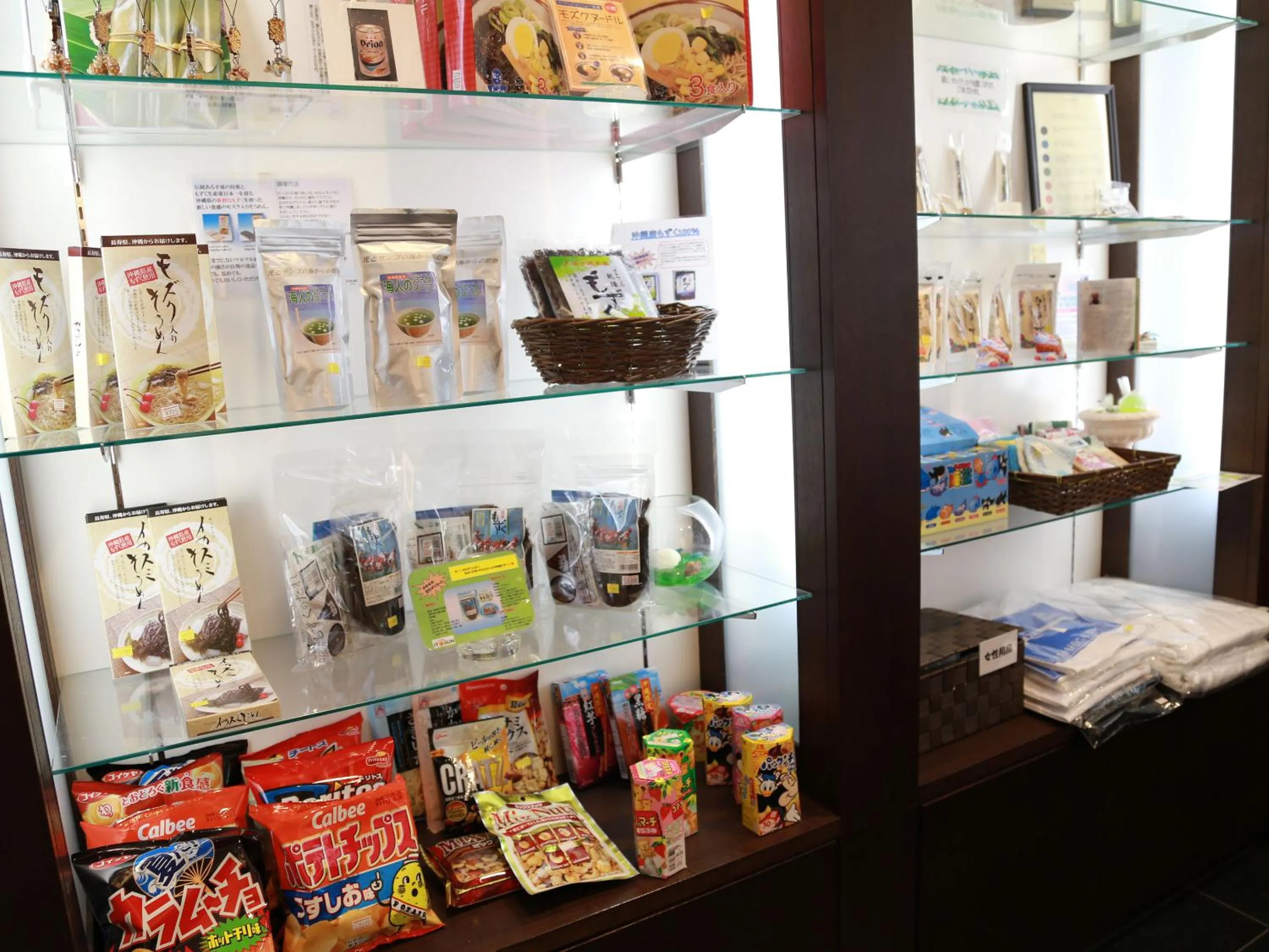 On-site shops in Hotel Hamahigashima Resort