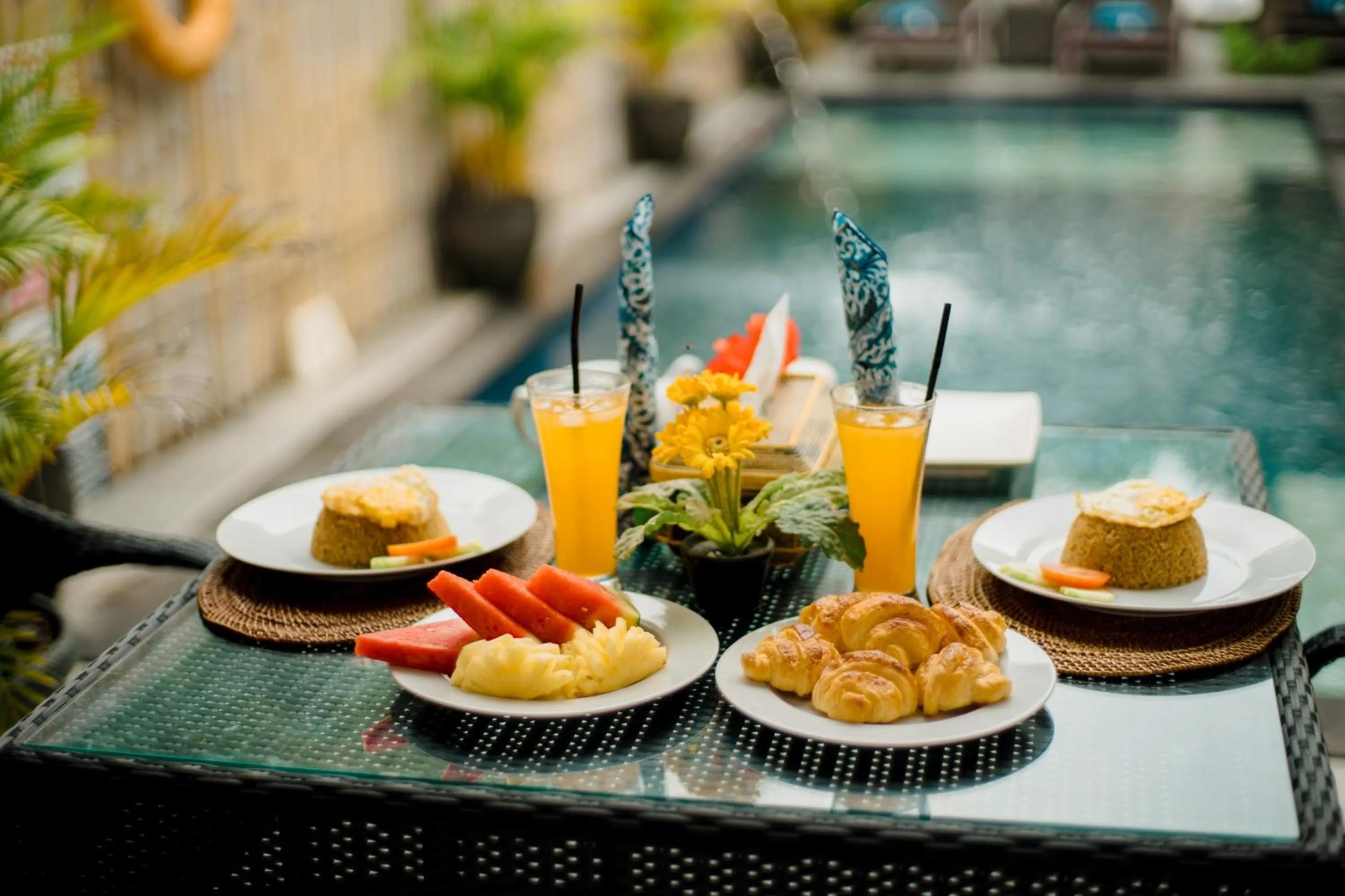 Food and drinks in The Canda Villa